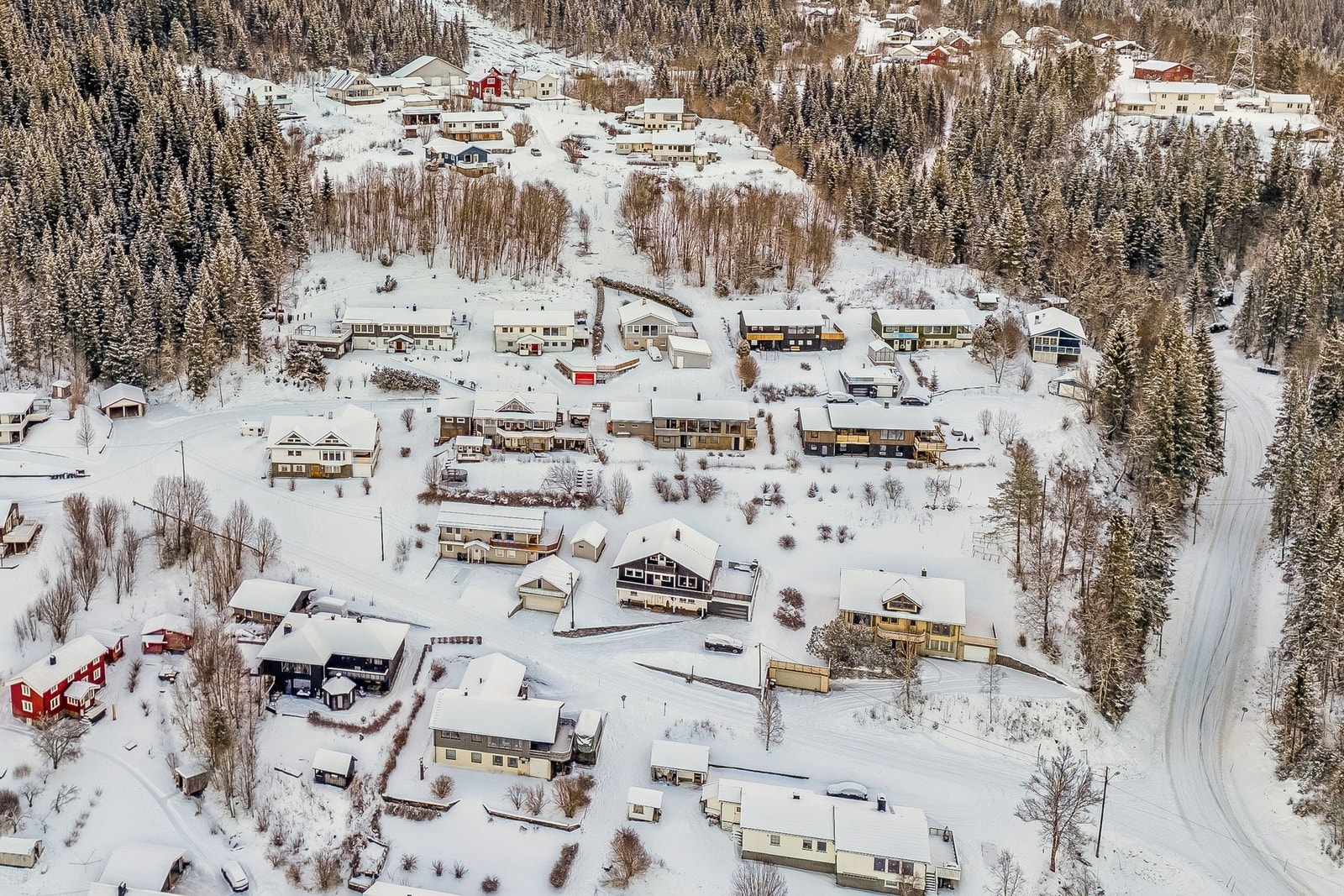 Her kan du bo i et veletablert og trivelig boligområde. Galleribilde