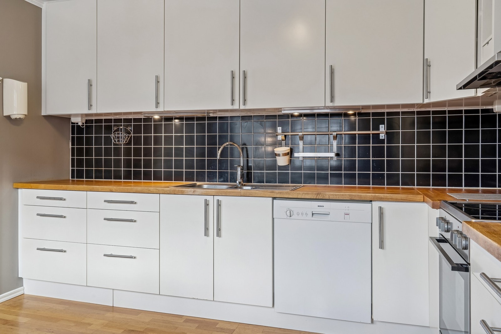 Benkeplate i heltre eik. Galleribilde