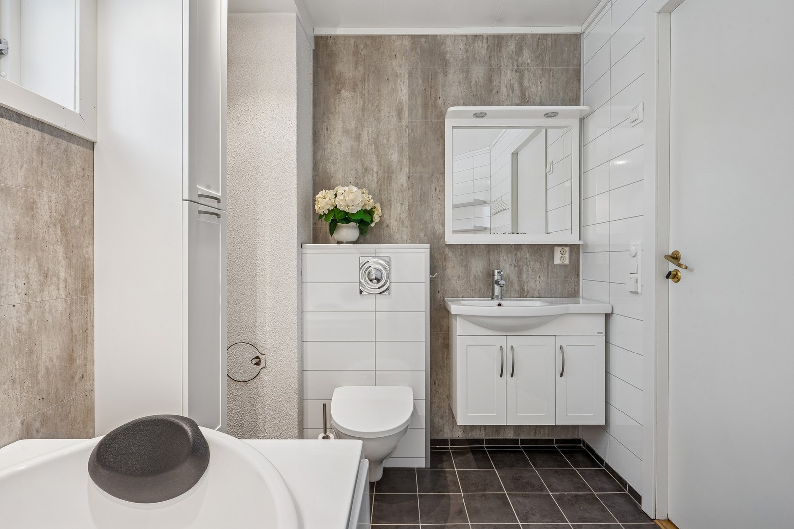 Her er flislagt gulv med varmekabler. Galleribilde