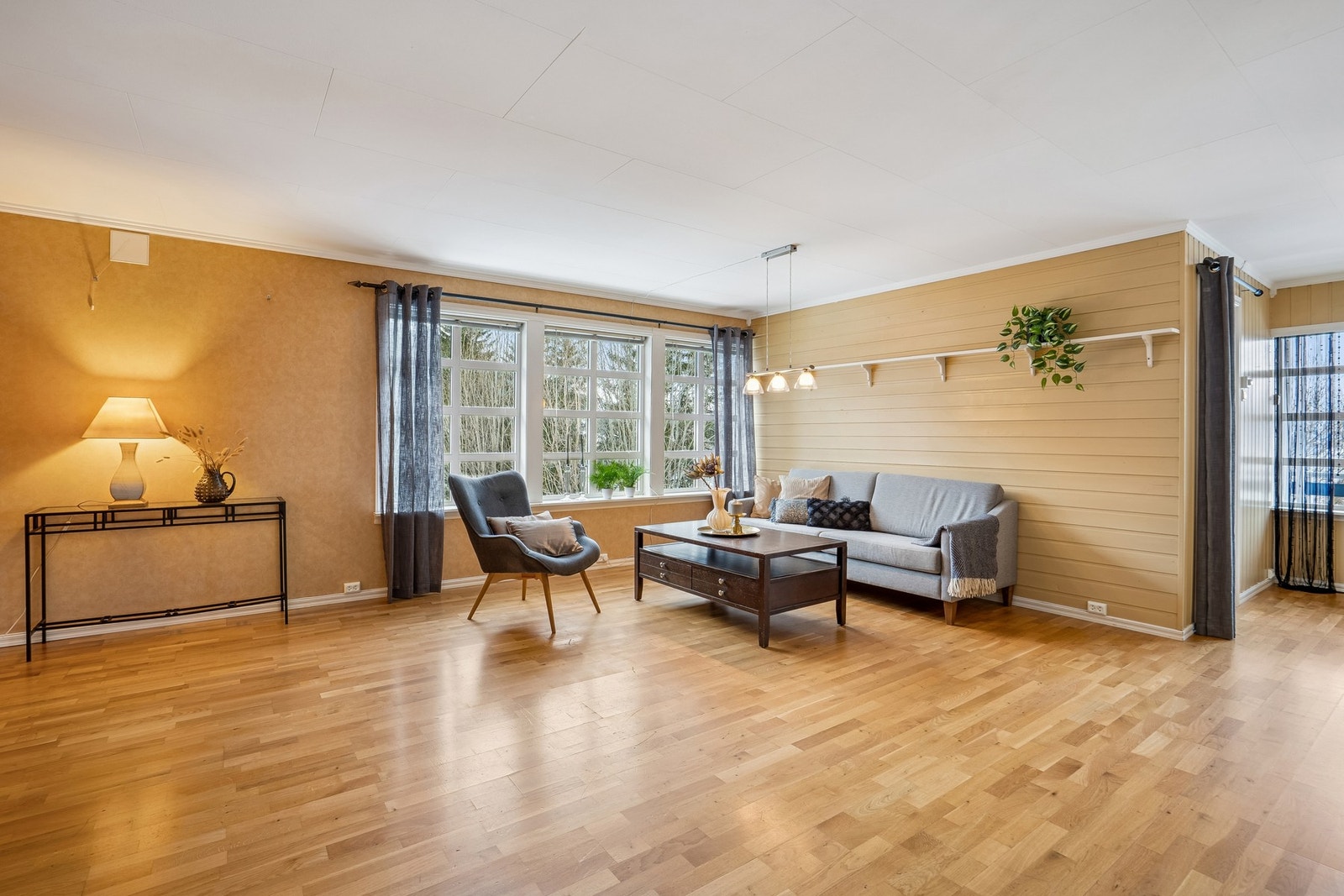 Den romslige stuen gir mange muligheter. Galleribilde