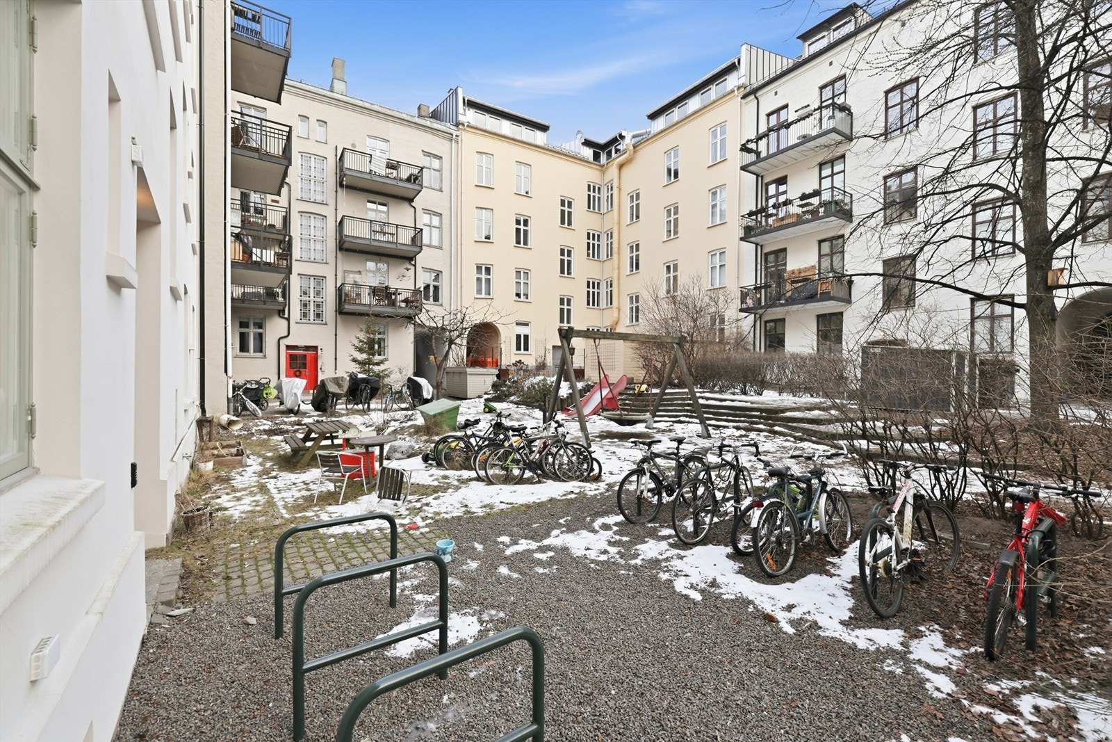 Bakgård Galleribilde