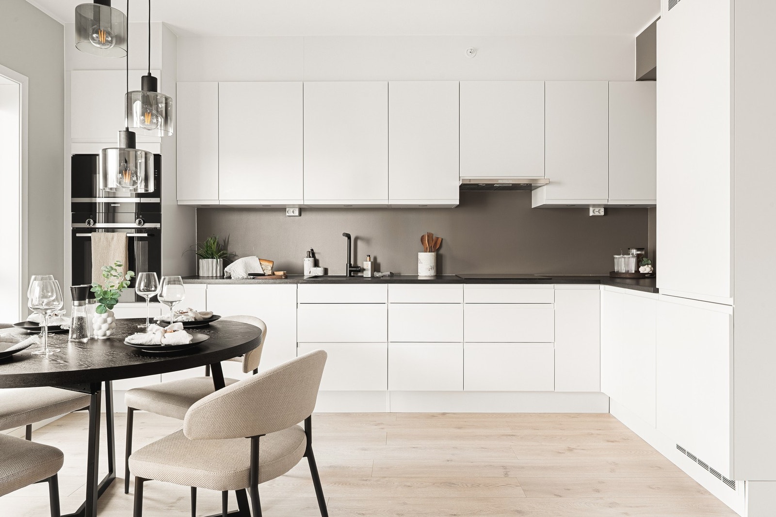 De integrerte hvitevarene medfølger til glede for ny eier. Galleribilde