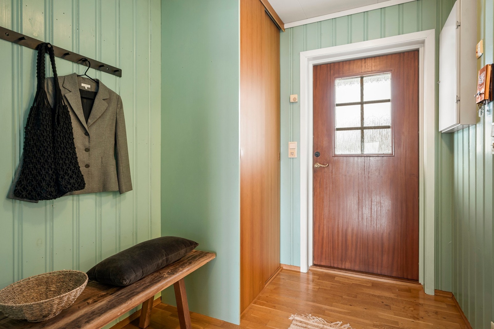 Boligen går over to etasjer og har en praktisk og familievennlig planløsning. Galleribilde