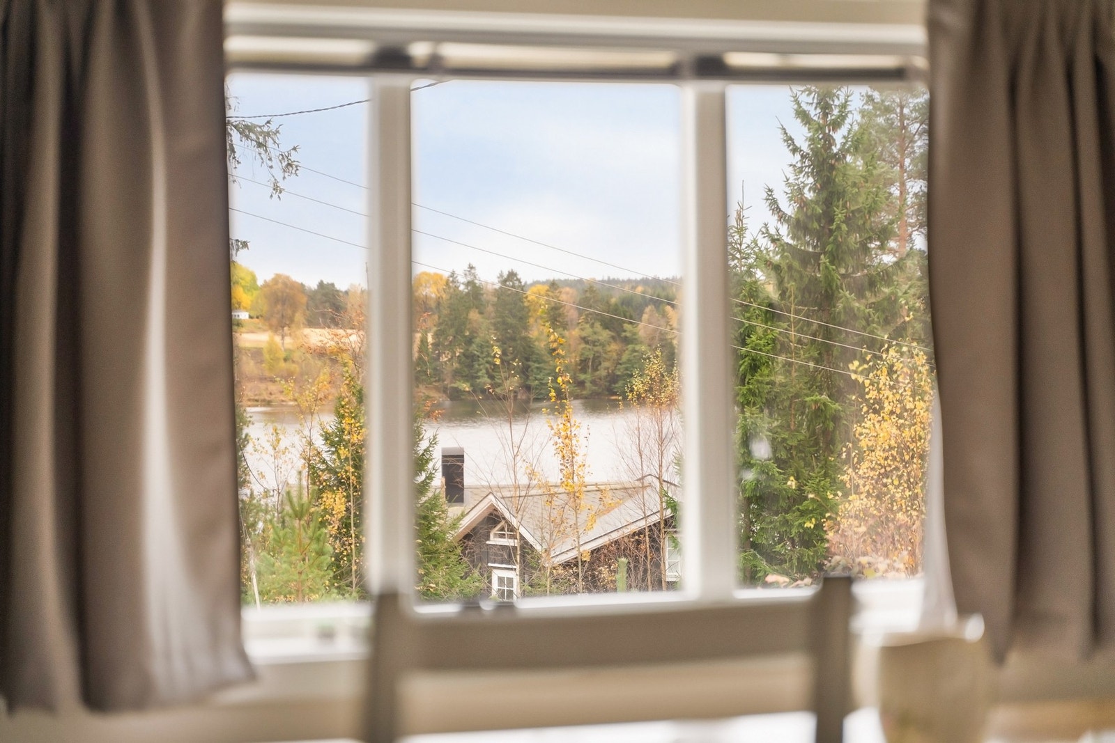 Utsikt til Lyseren fra stuevindu Galleribilde
