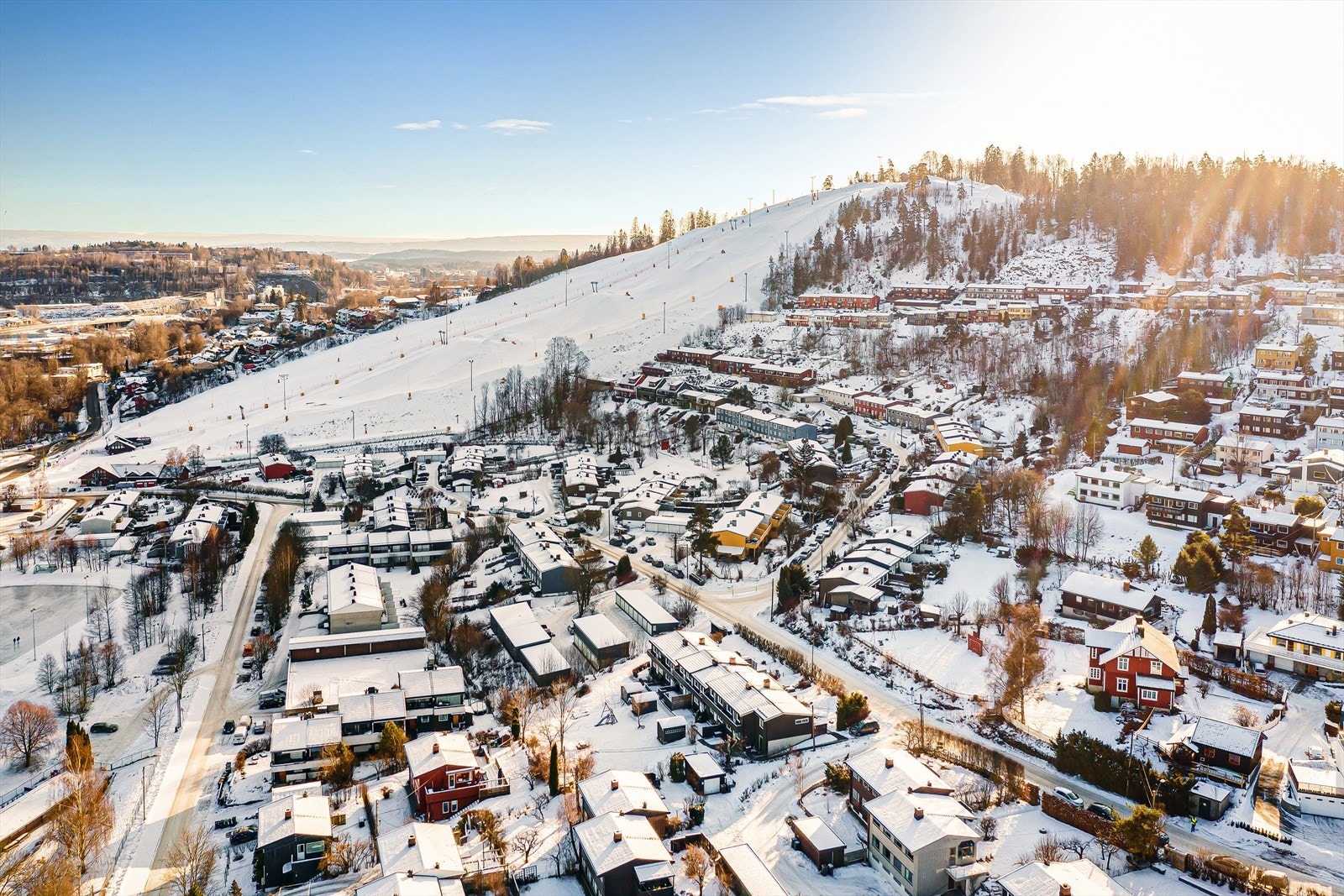 "Ski-in/ski-out" hvor man spenner på seg skiene ved egen dør. Galleribilde