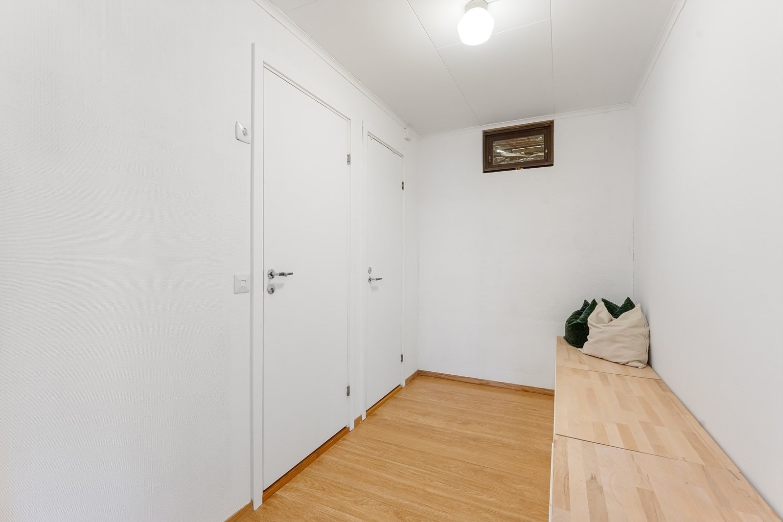 Gang med adkomst til bod og vaskerom. Galleribilde