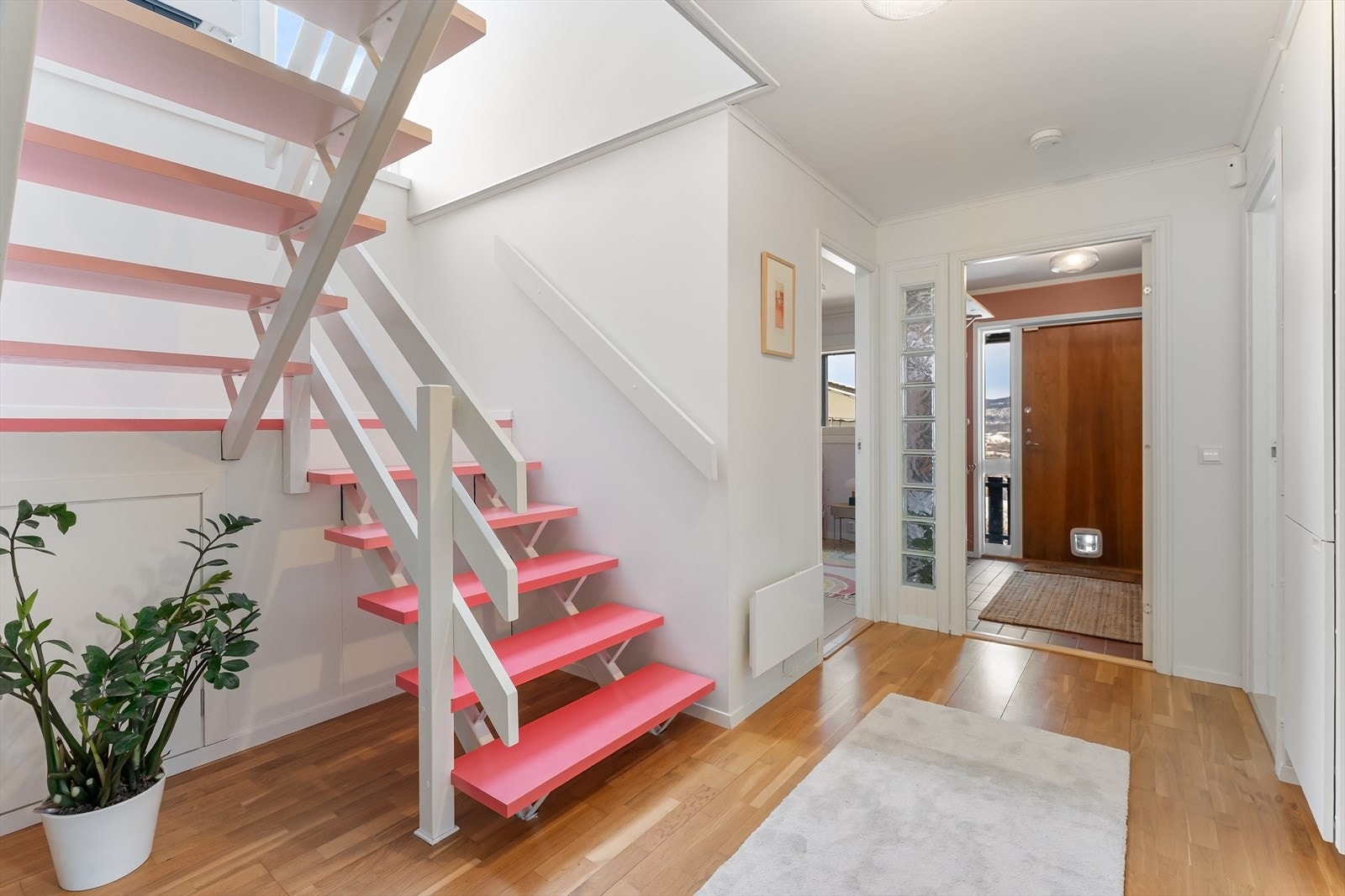 Gang underetasje. Galleribilde