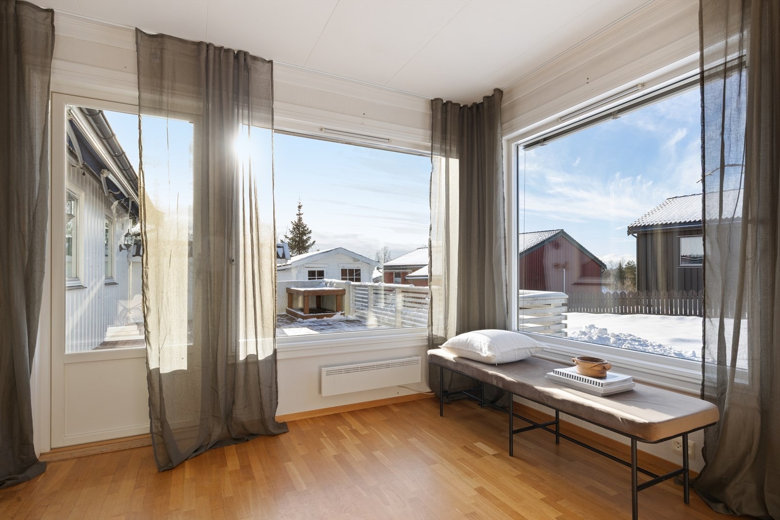 Fra stue er det også direkte utgang til terrasse på 33,4 m2. Galleribilde