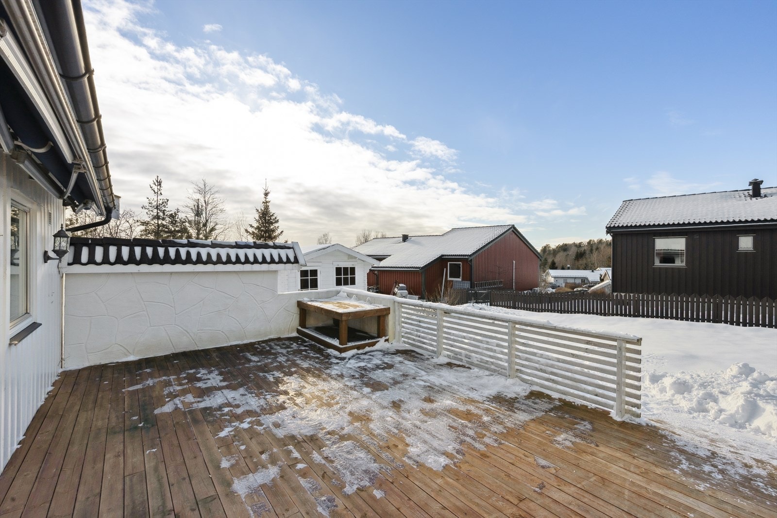 Her får du et privat og behagelig uterom som utvider boligens bruksareal og inviterer til et avslappet utemiljø i sommerhalvåret. Galleribilde