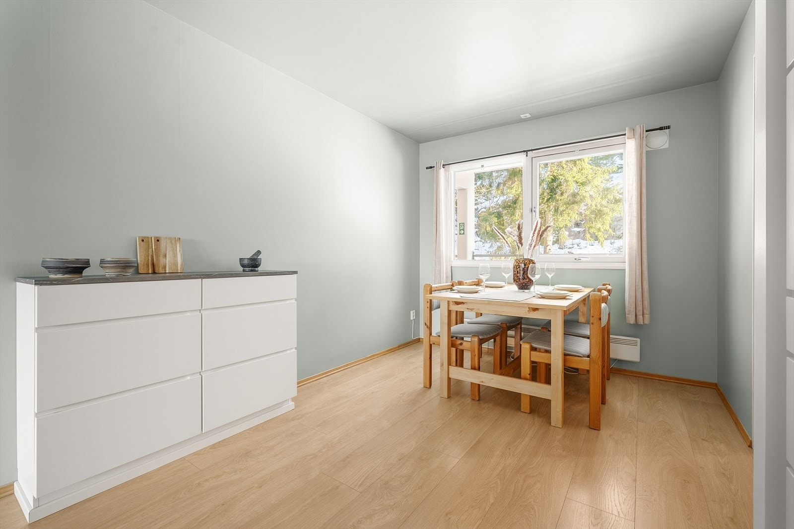 - Her har du også god plass til et spisebord - Galleribilde