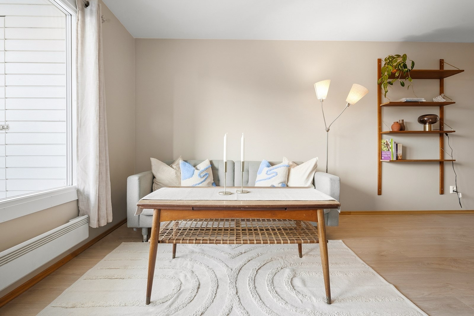 - Leiligheten er malt i lune, tidsriktige farger som gjør det enkelt for deg å sette ditt eget preg på boligen - Galleribilde