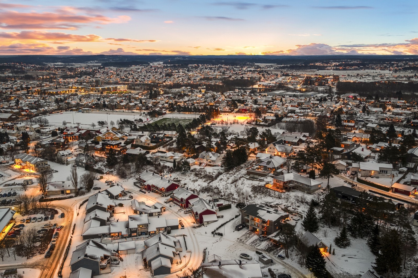 Kort vei til skoler som Nøkleby skole, kun 5 minutters gange unna. Galleribilde