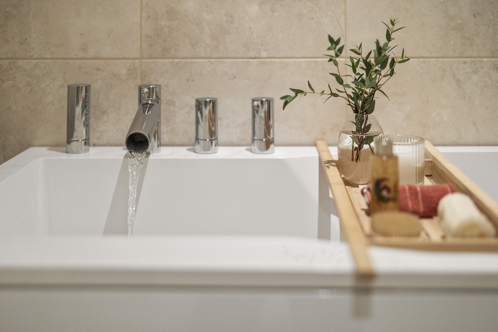 Gjennomførte detaljer og moderne armaturer understreker standarden. Galleribilde