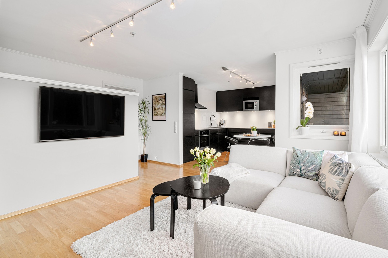 Stue- og kjøkken er oppmålt til 30,8 kvm. Galleribilde