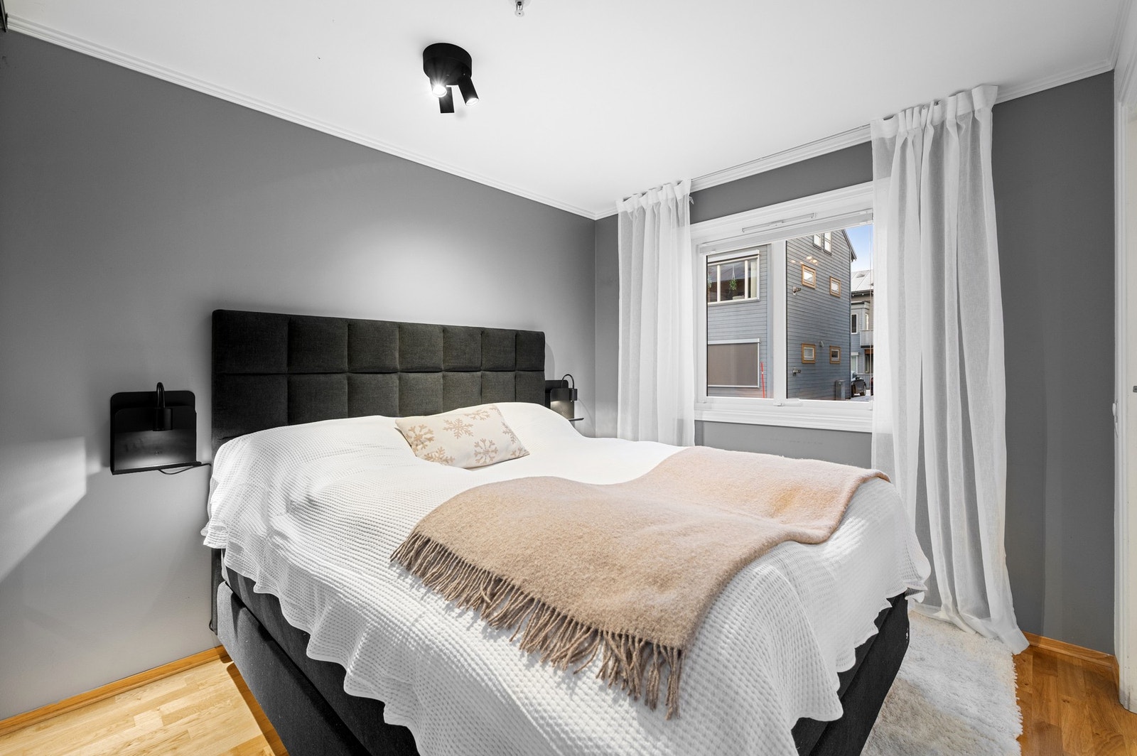 Soverom 1 er oppmålt til 10 kvadratmeter. Galleribilde