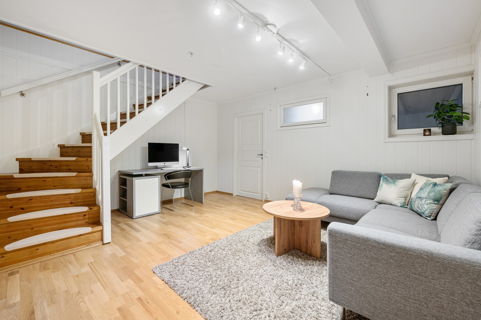 Lys og fin kjellerstue, oppmålt til 18,2 kvm Galleribilde