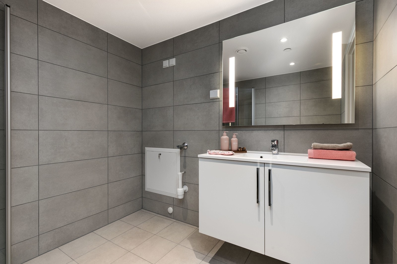 Badet har varmekabler i gulv, som sikrer en behagelig temperatur. Galleribilde