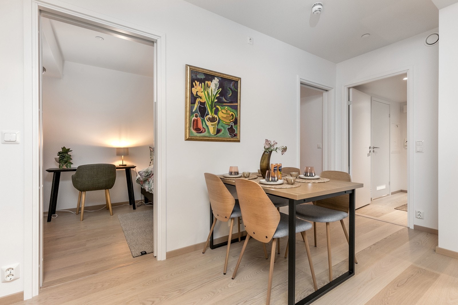 Leiligheten har oppvarming med vannbåren varme via radiatorer, samt balansert ventilasjon med varmegjenvinning. En meget energieffektiv bolig! Galleribilde