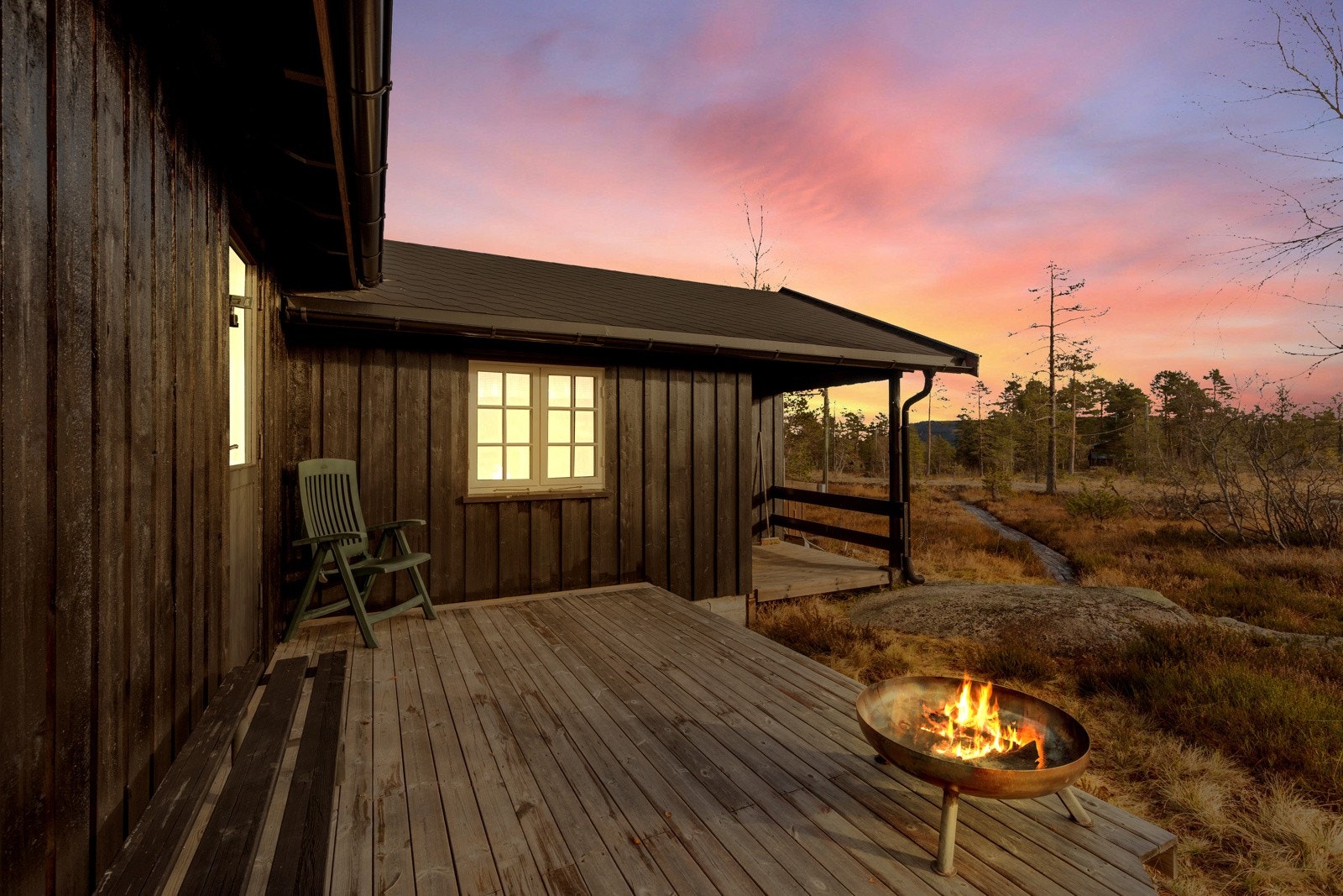 Digitalt kveldsfoto. Galleribilde