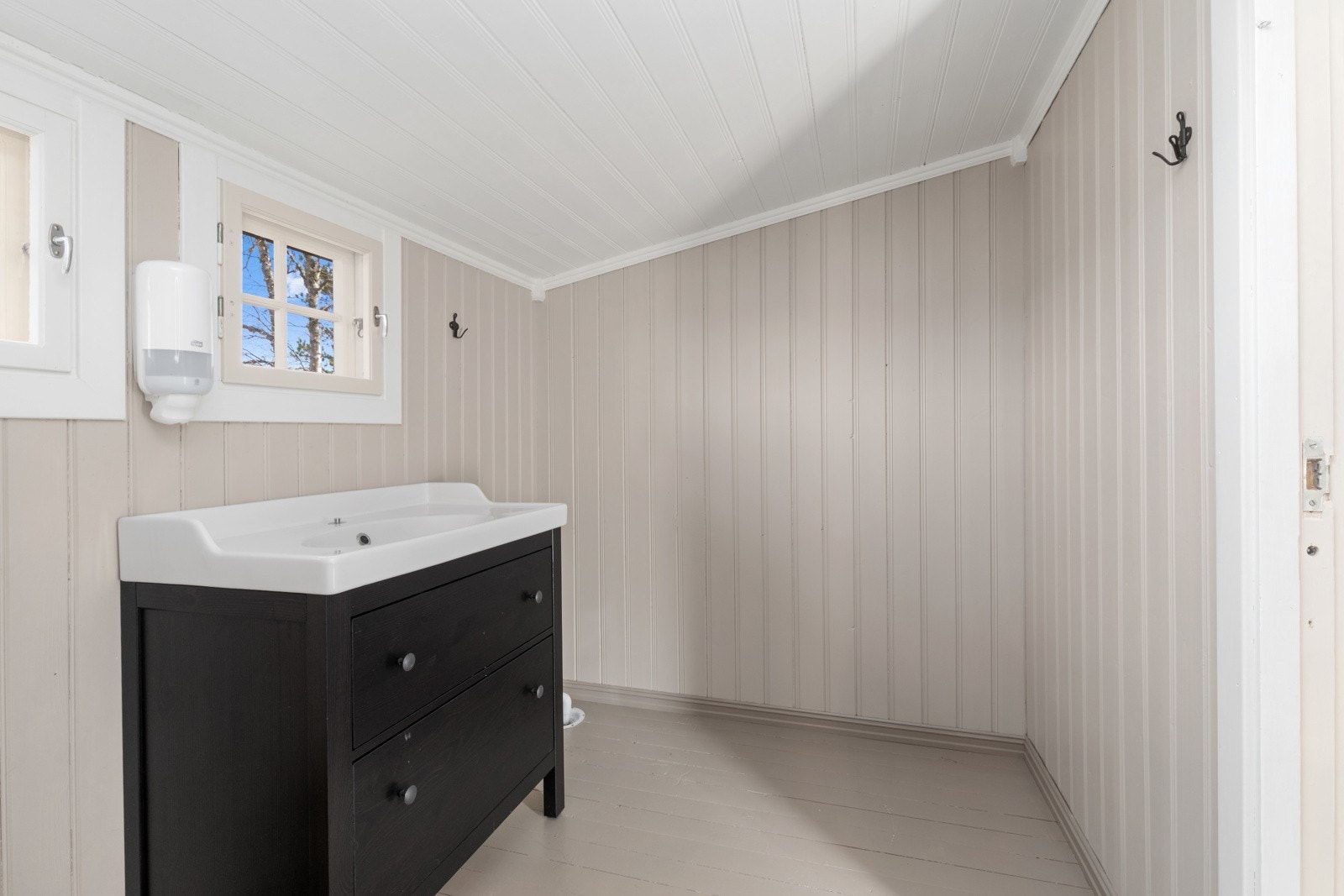 Toalettrom med plass til ekstra innredning. Galleribilde