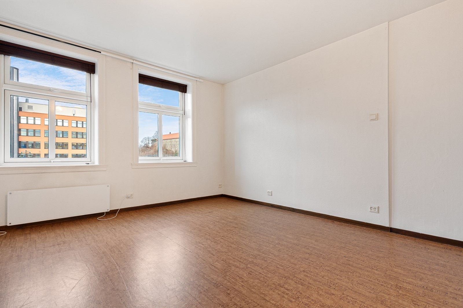 Det er muligheter for å sete inn ildsted i stuen i kroken til høyre i bilde. Galleribilde