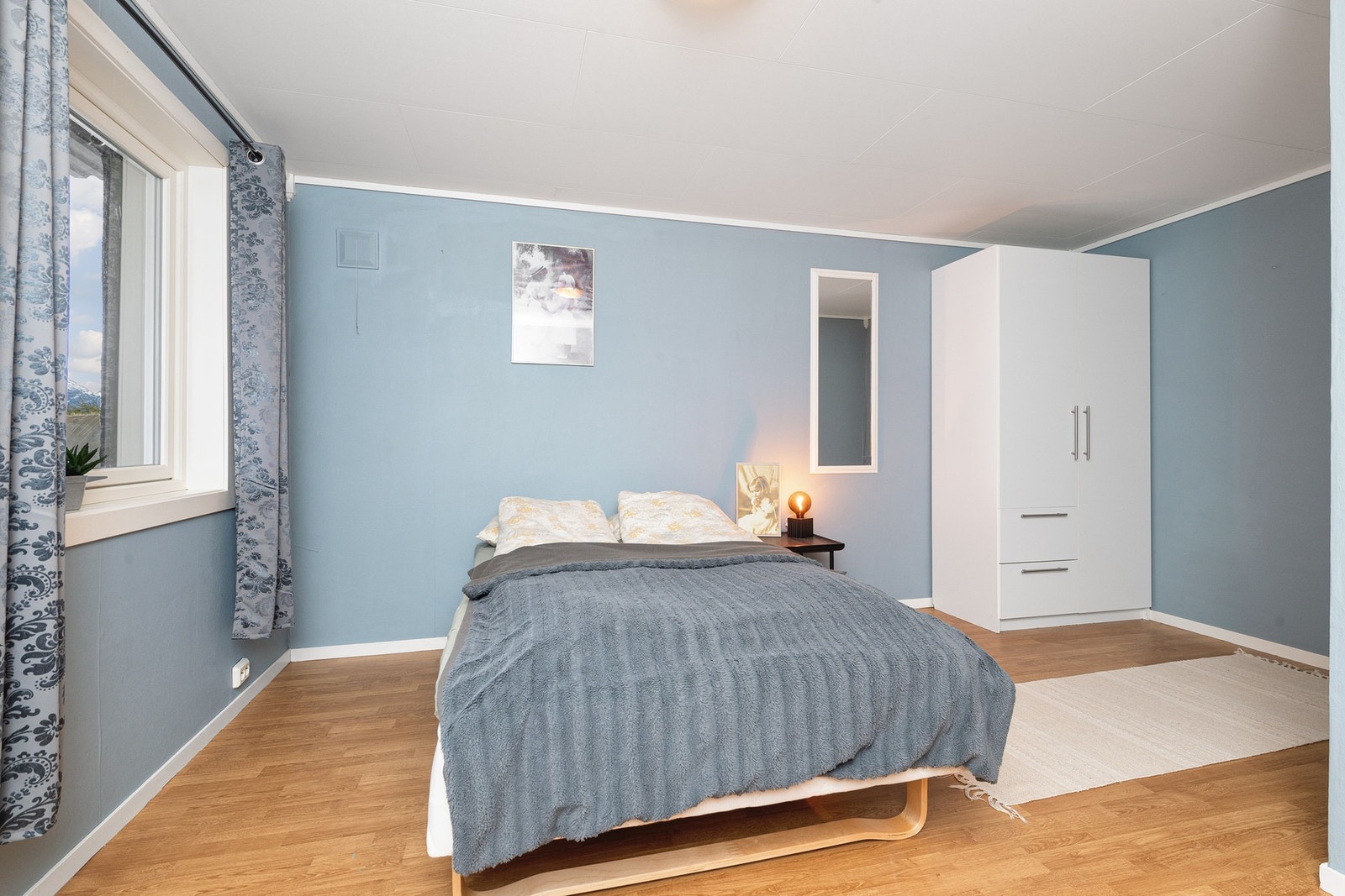 Rom i underetasje brukt som soverom. Ikke omsøkt/godkjent til varig opphold. Galleribilde