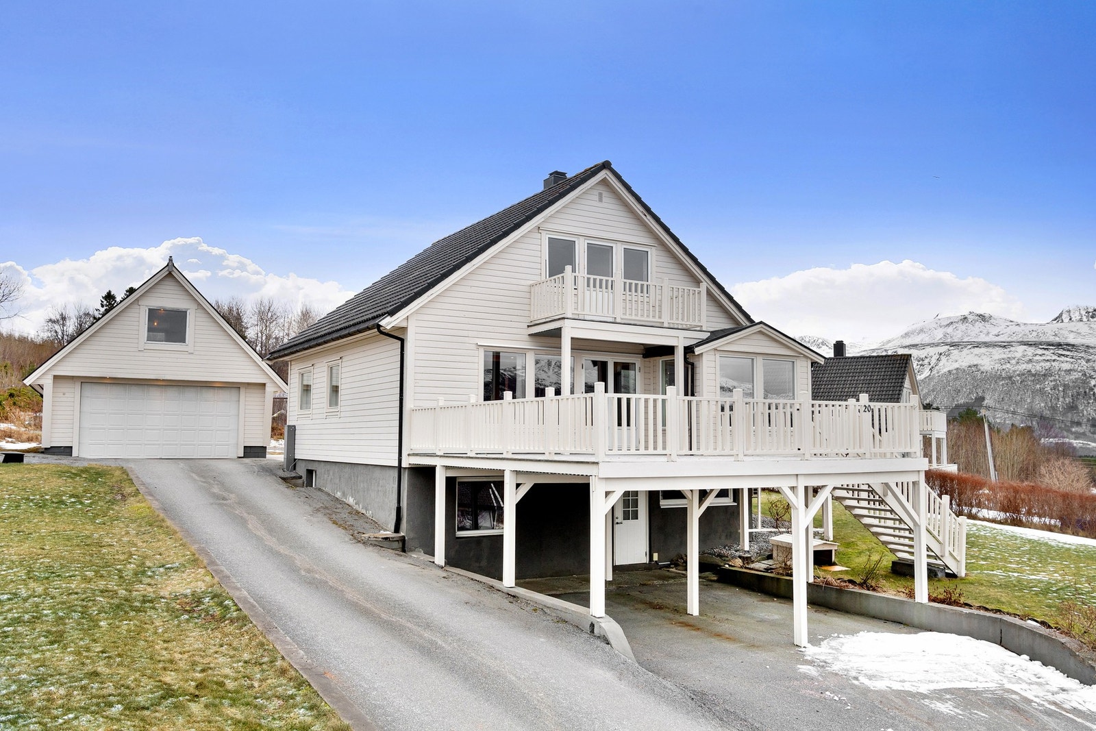 Velkommen til Røtbakken 20 presentert av Tore Magerøy EIE eiendomsmegling. Foto: Studio Istad (Espen Istad) Galleribilde