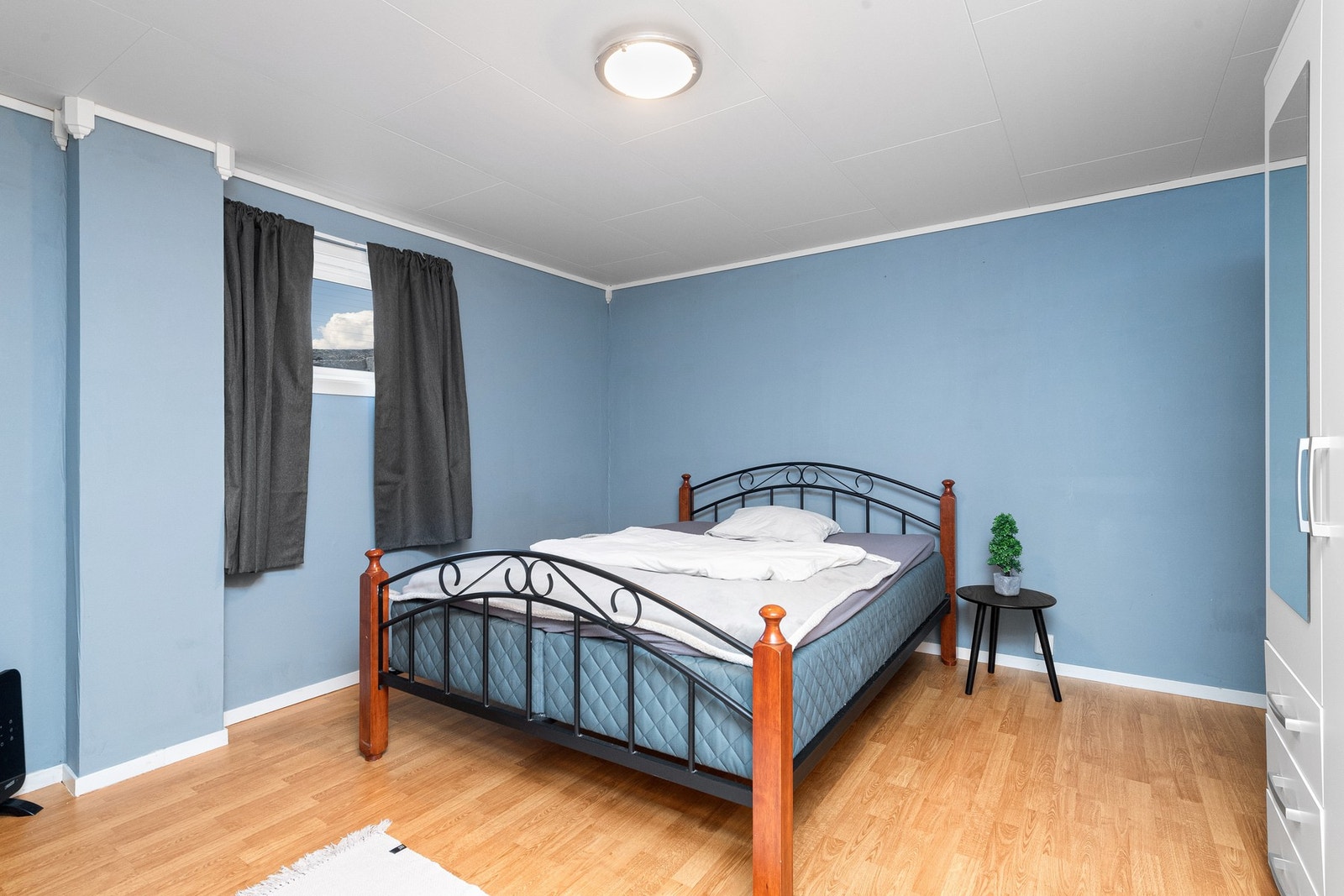 Rom i underetasje brukt som soverom. Ikke omsøkt/godkjent til varig opphold. Galleribilde