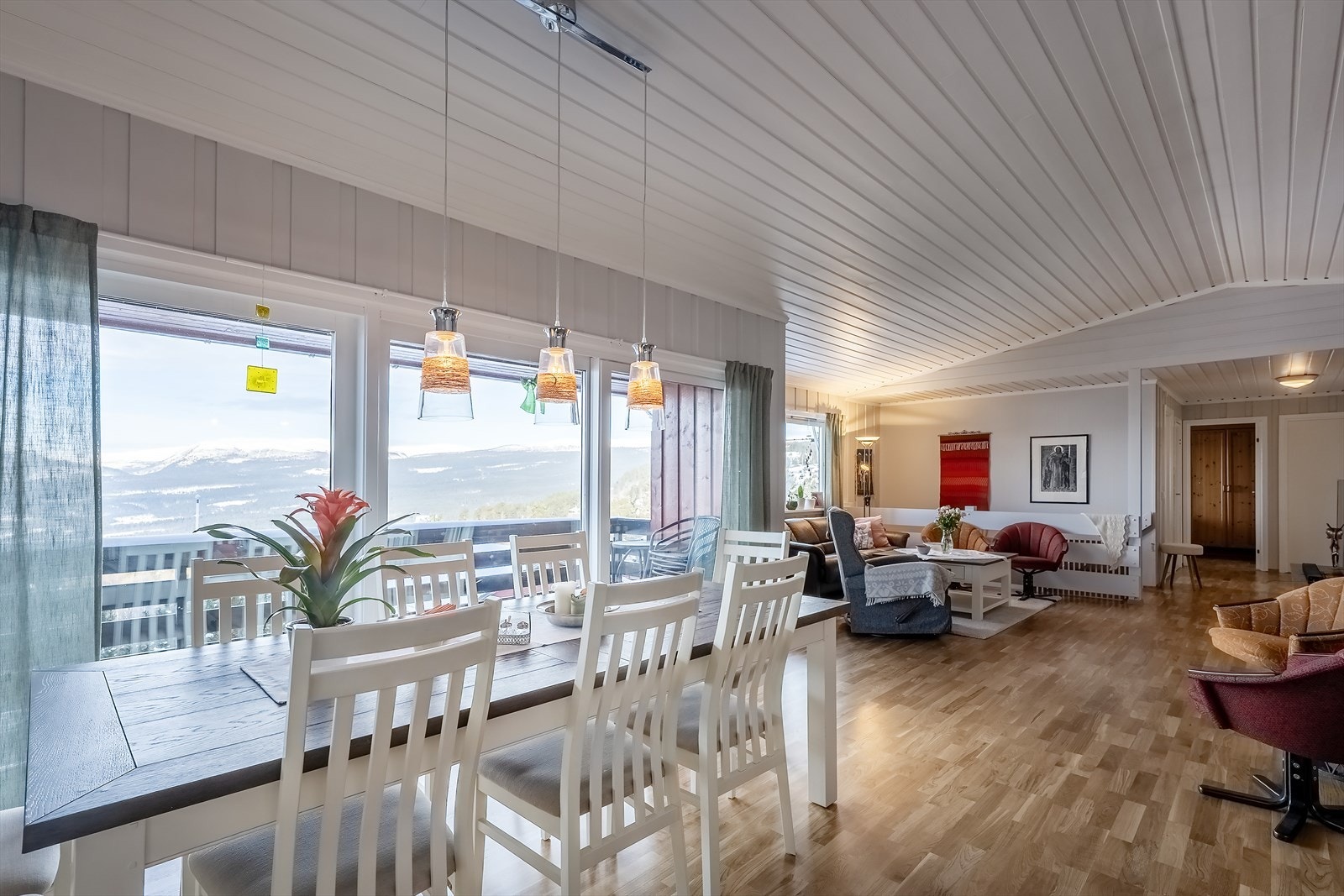 Spisestue (1. etasje) Galleribilde