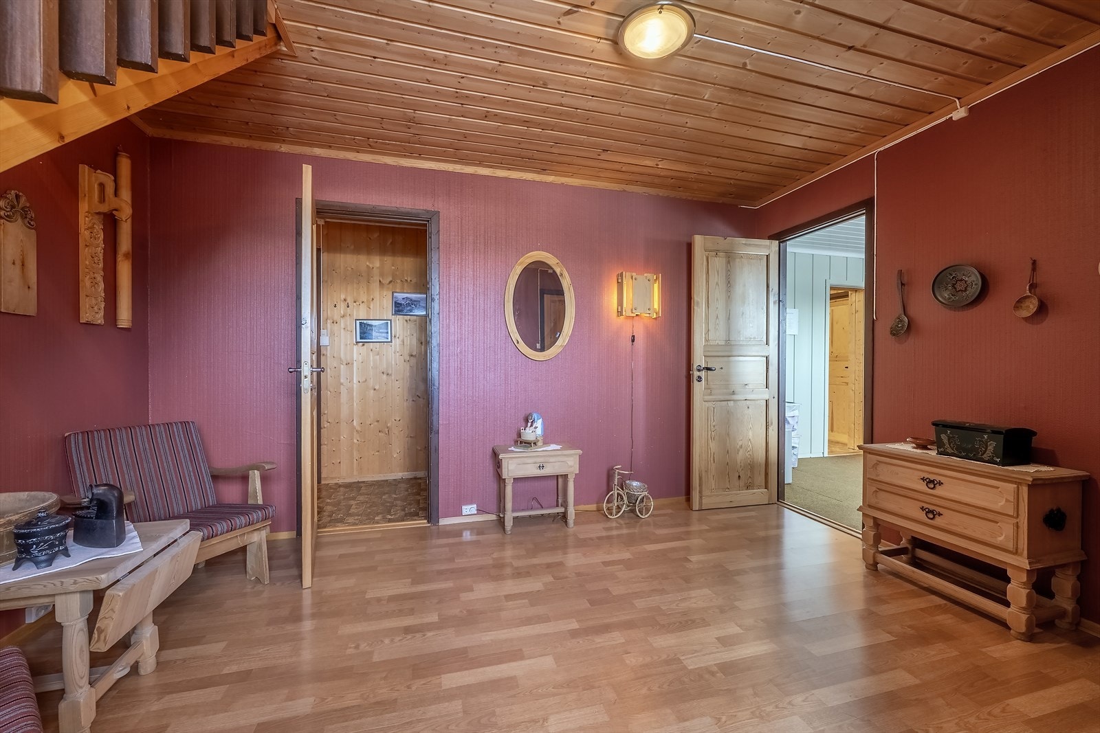 Hall med trapp (sokkeletasje) Galleribilde