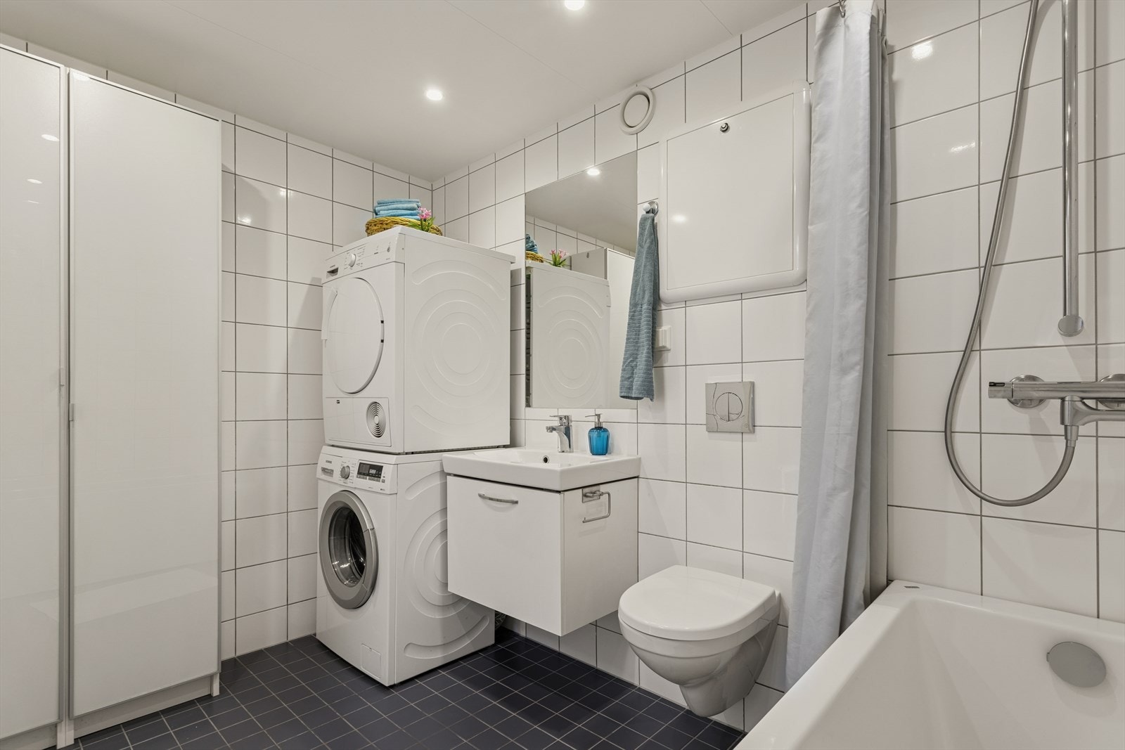 Baderommet har en fin størrelse Galleribilde