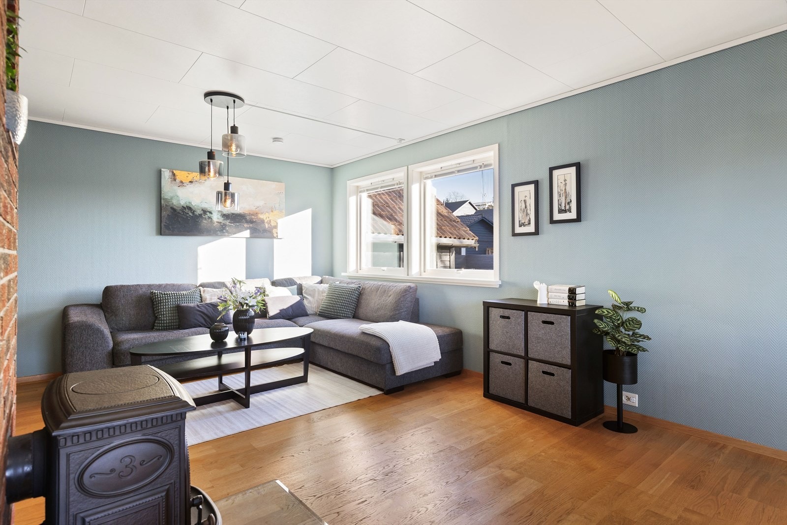 Flere vindusflater som gir naturlig med lys. Galleribilde