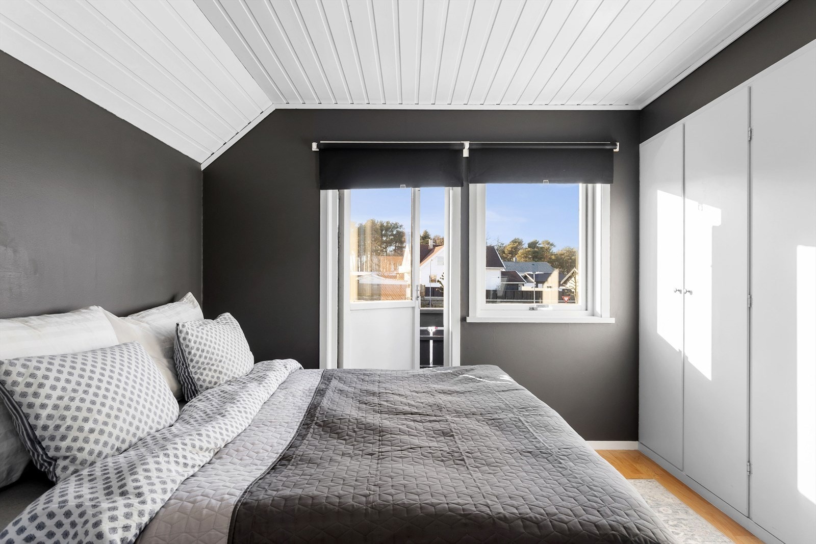 Innebygde skaper. Galleribilde