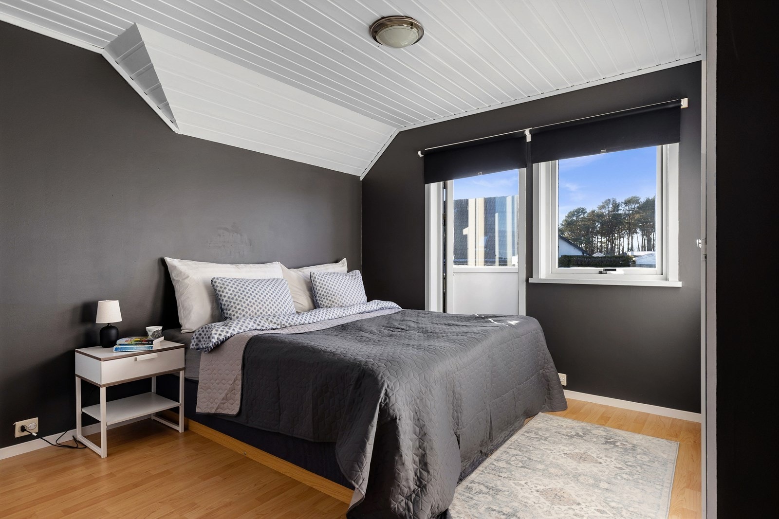 2.etasje -soverom 1 som benyttes til hovedsoverom. Galleribilde