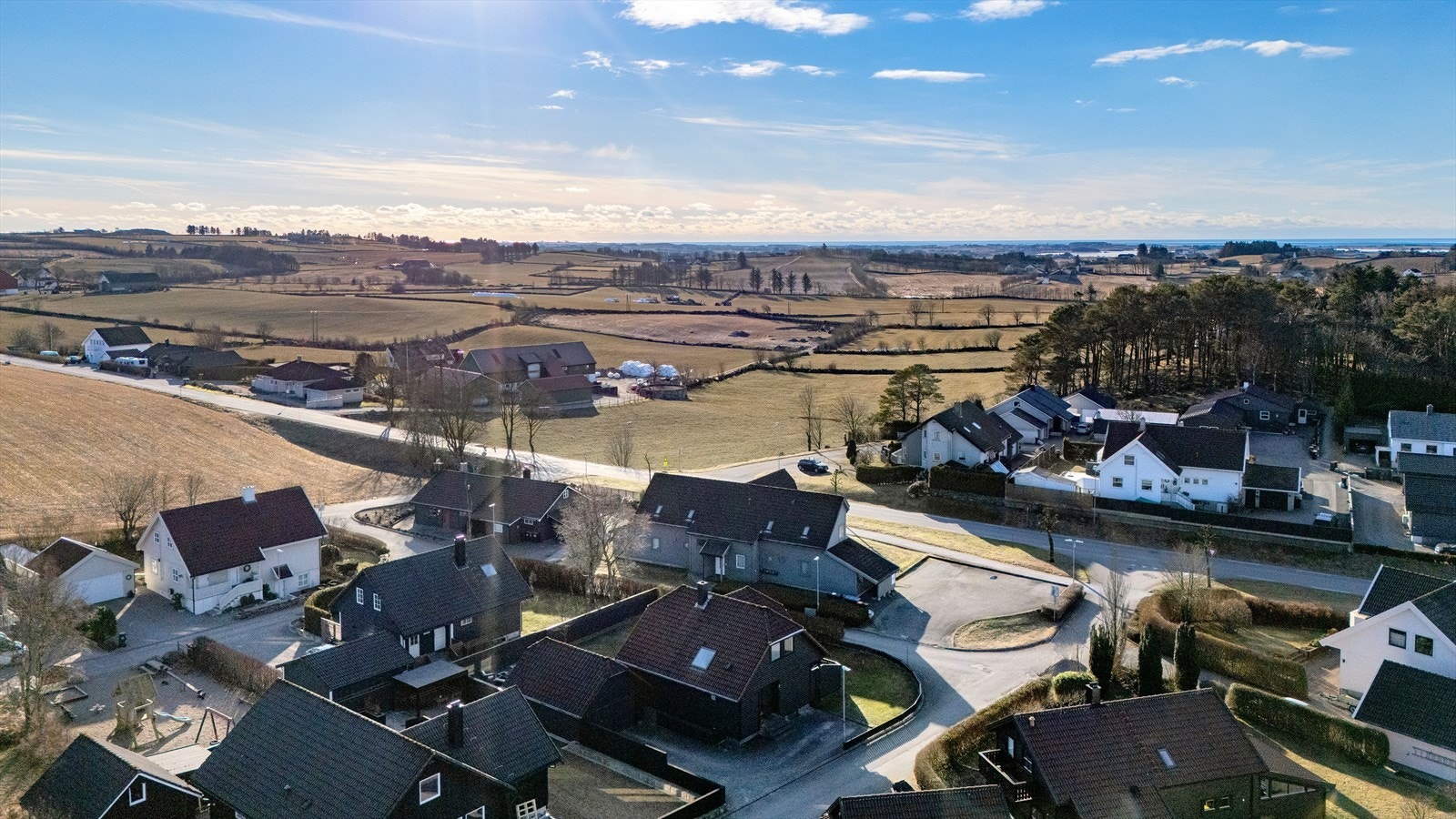 Her bor du i en rolig og attraktiv gate like ved Klepp sentrum. Galleribilde