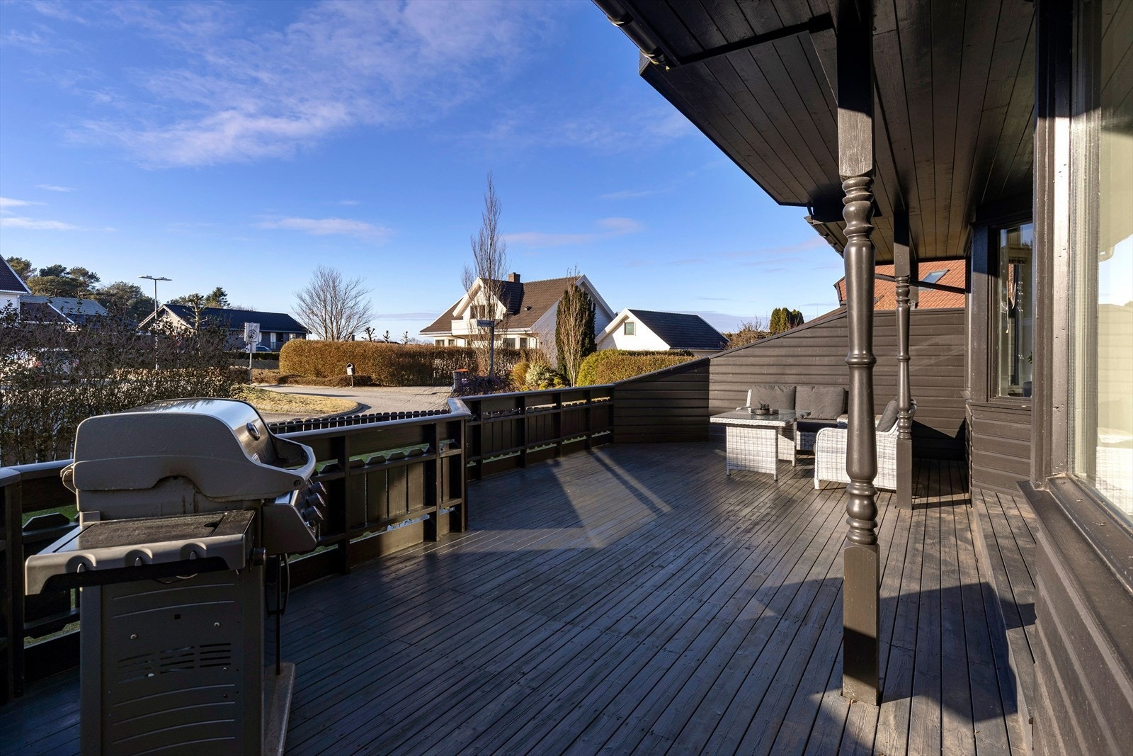 Deler av terrassen er overbygd. Galleribilde