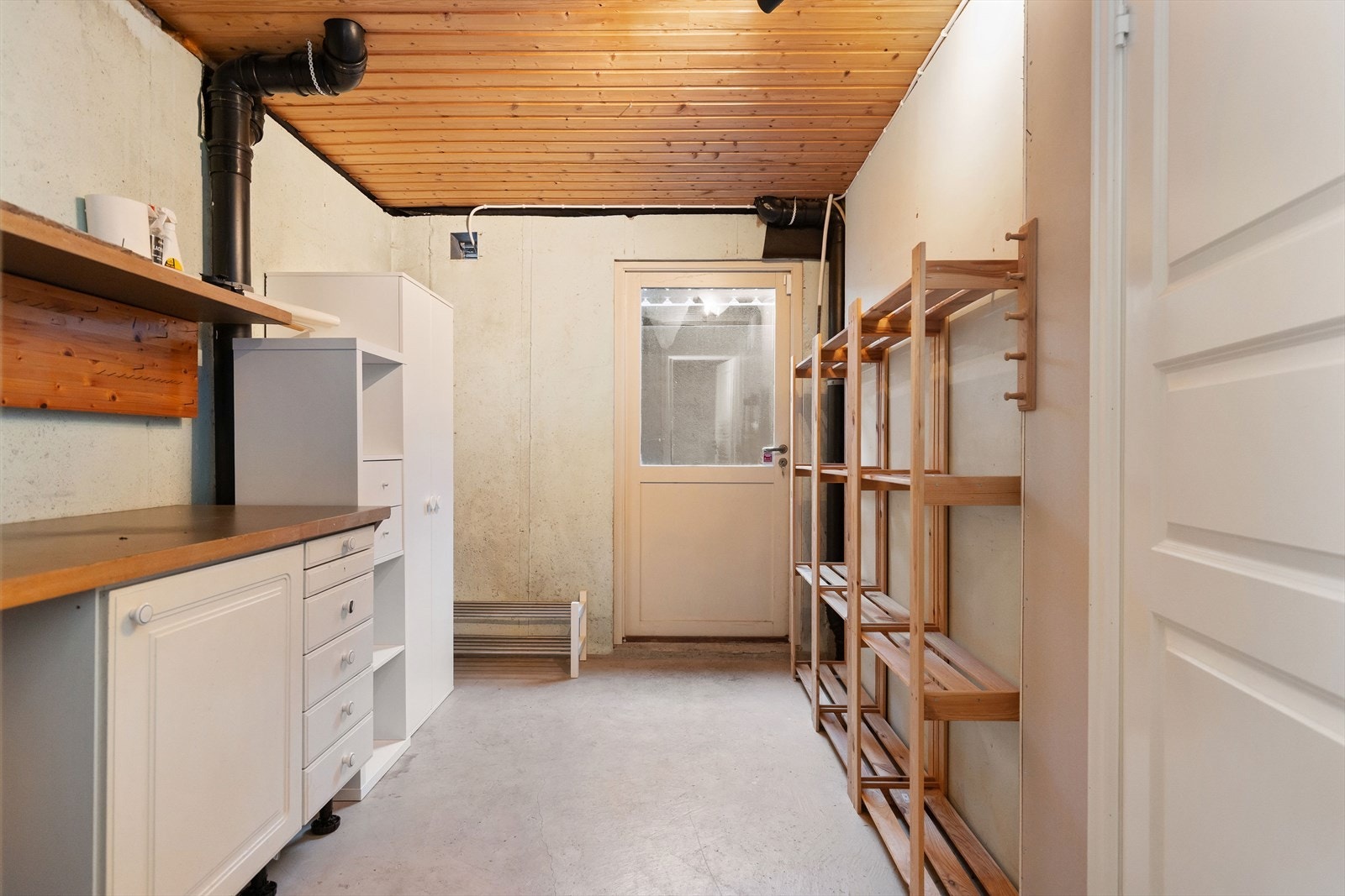 Praktisk biinngang. Galleribilde