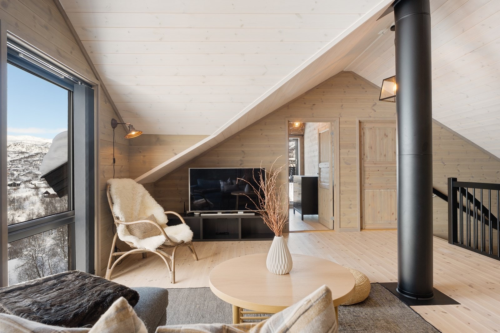 Etasjen har til sammen 4 soverom med mange sengeplasser Galleribilde