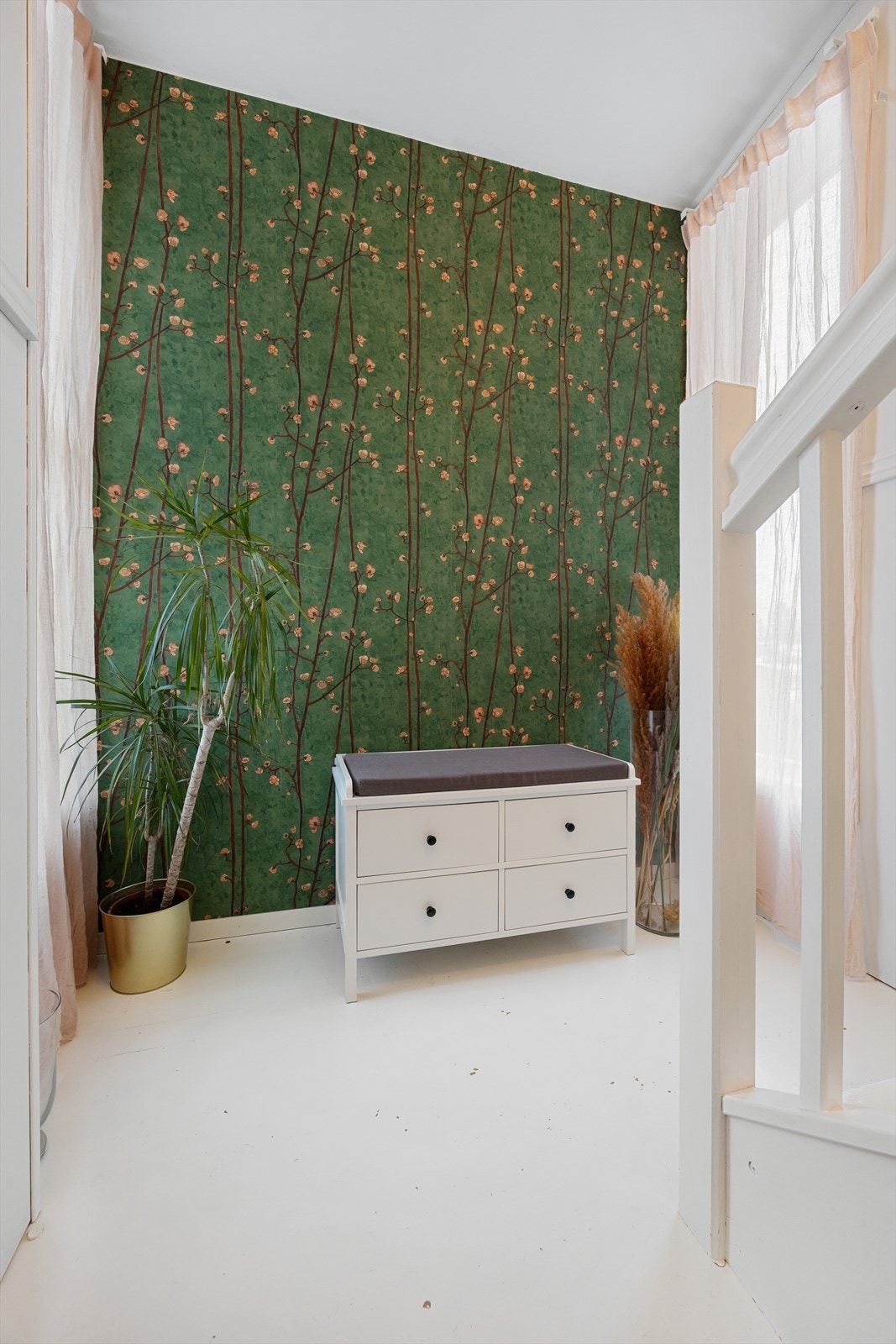 Hyggelig entré gir et godt førsteinntrykk til boligen. Galleribilde