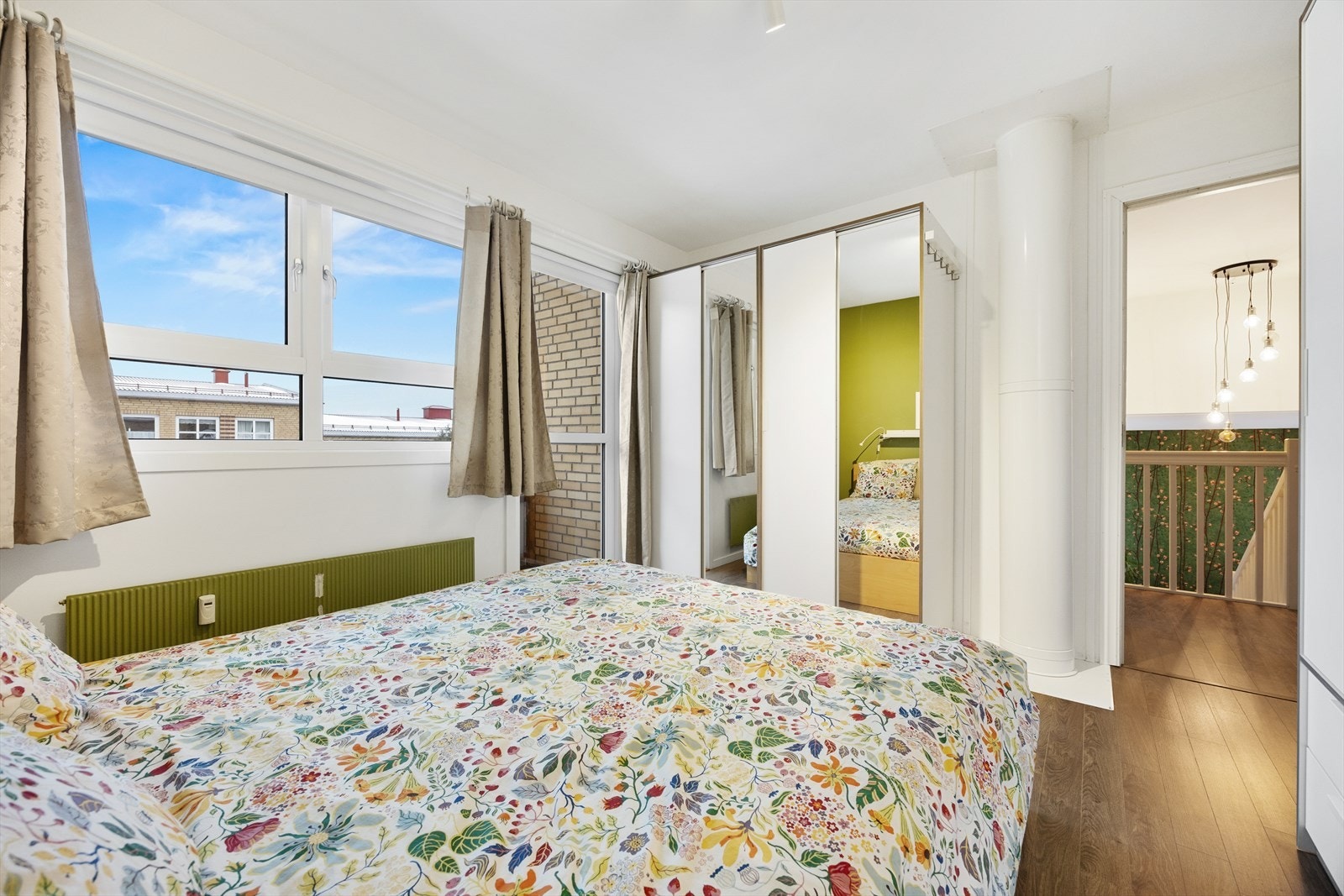 Fra soverommet er det utgang til egen balkong. Galleribilde