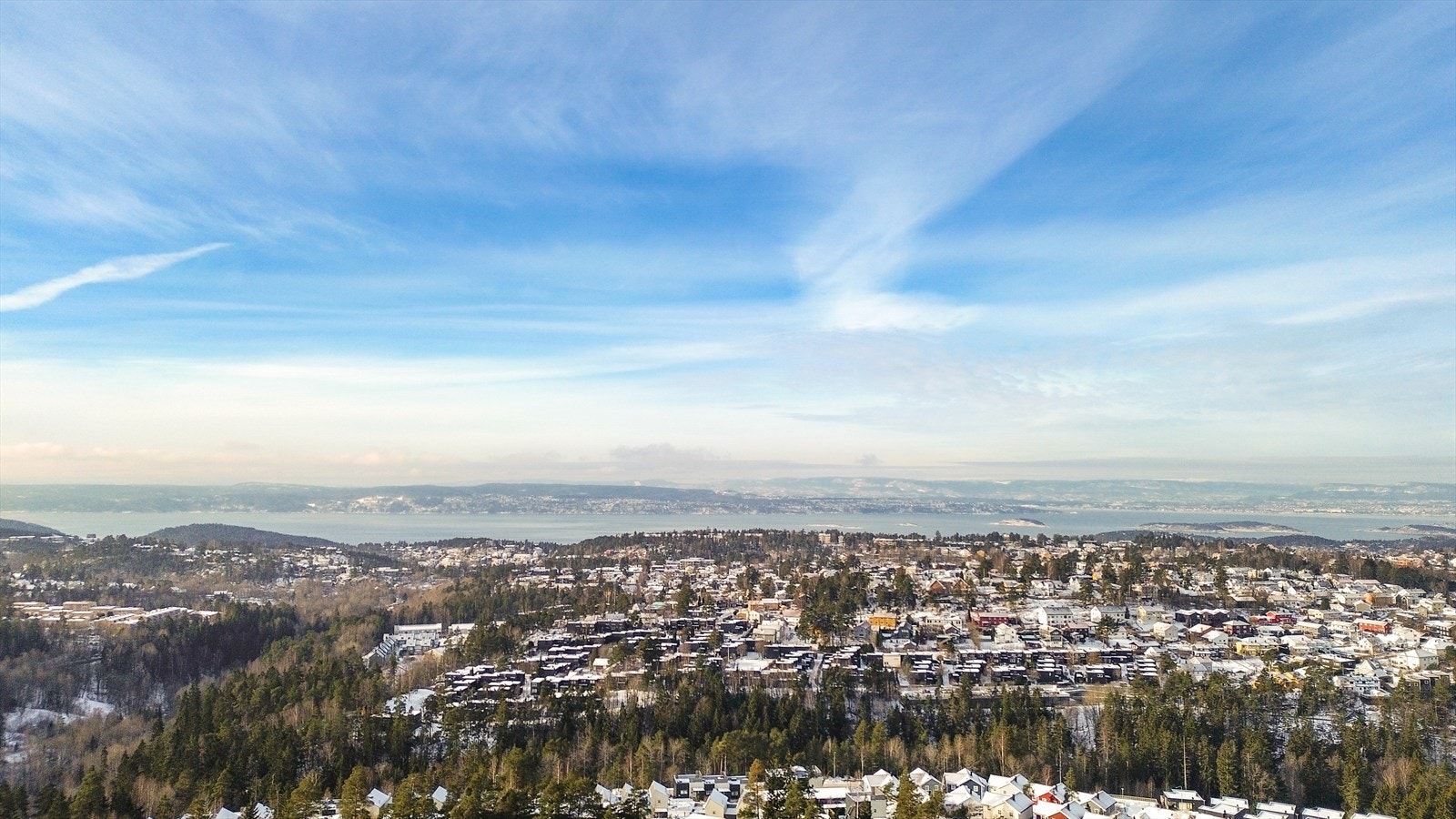 Området byr på umiddelbar nærhet til skog og mark med gode turmuligheter. Galleribilde