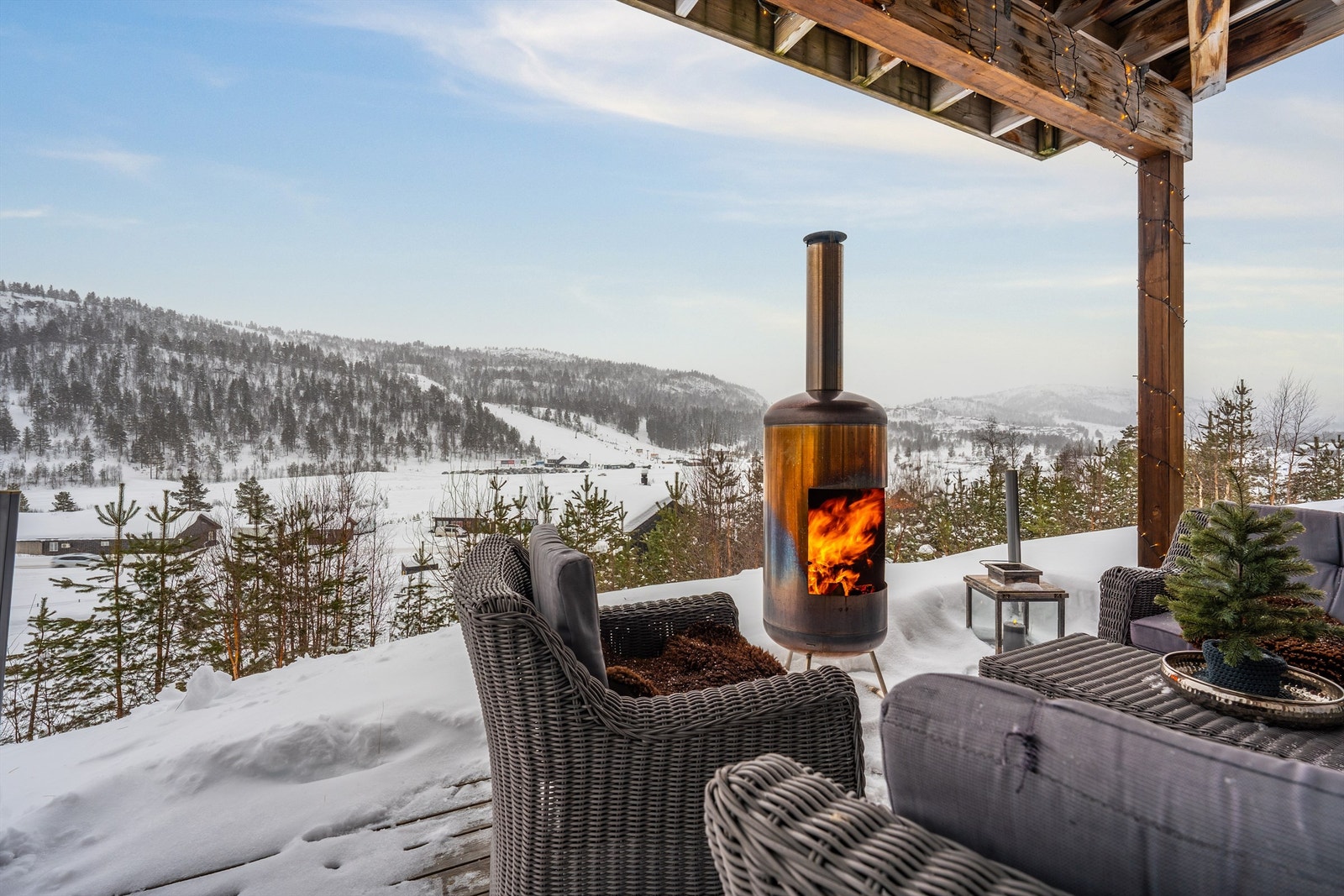 Utsikten fra terrassen mot skitrekk Galleribilde