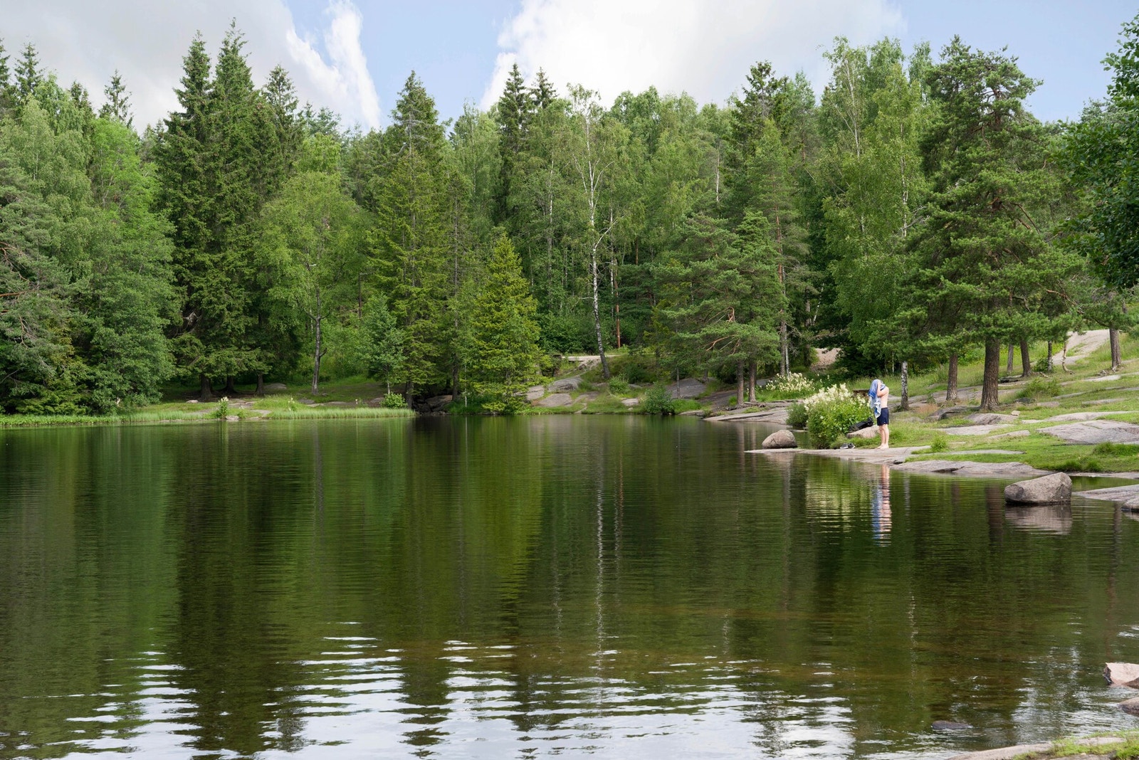 Her bor du med marka som nær nabo, hvor du kan ta en dykkert i badedammen på Vesletjern en varm sommerdag! Galleribilde