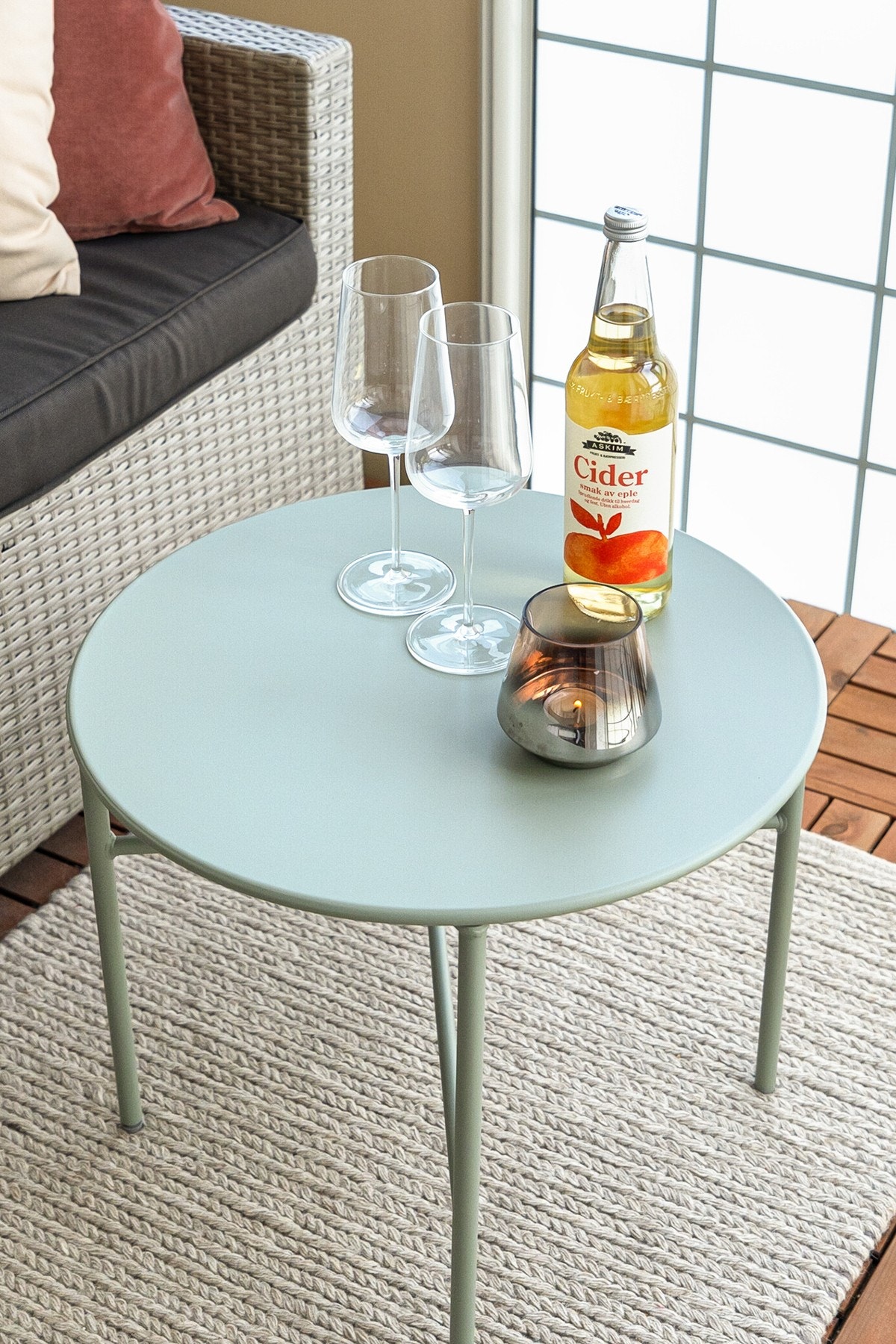 Her kan morgenkaffen nytes! Balkongen er i tillegg utstyrt med terrassevarmer som forlenger balkongsesongen. Galleribilde