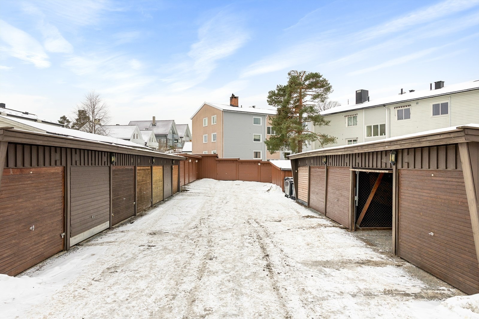 Til leiligheten følger det med en garasjeplass. Galleribilde