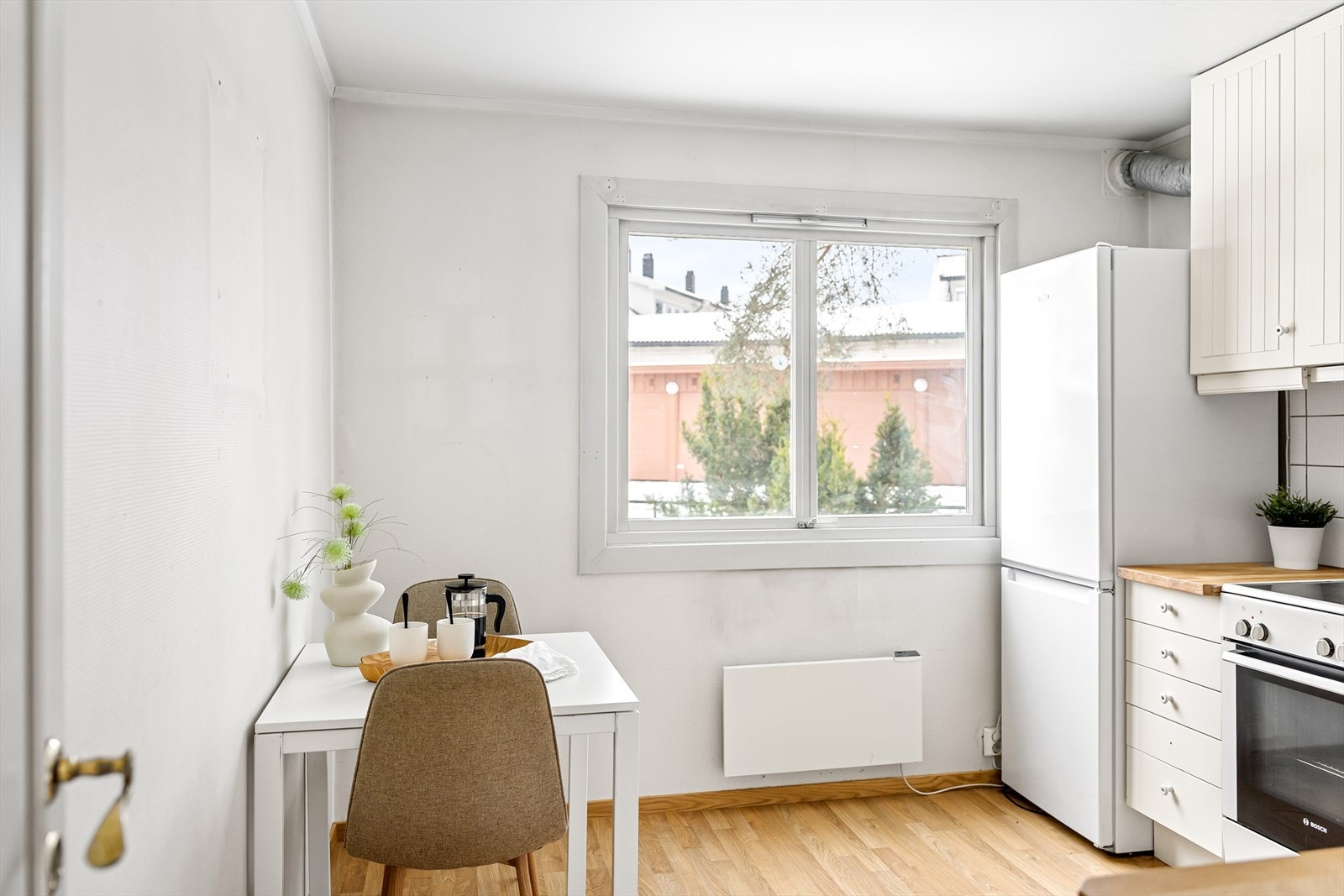 Det er også plass til et frokostbord på kjøkkenet. Perfekt til frokost eller de raske hverdagsmåltidene. Galleribilde