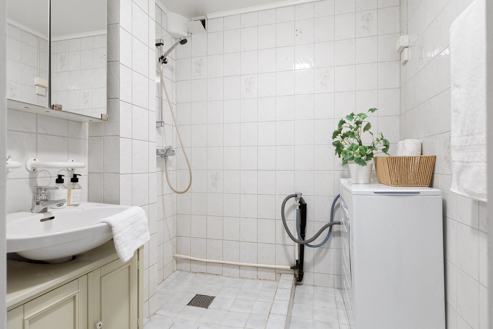 Badet er fra ca 1970 og det må påregnes oppgraderinger for å oppnå dagens standard. Galleribilde