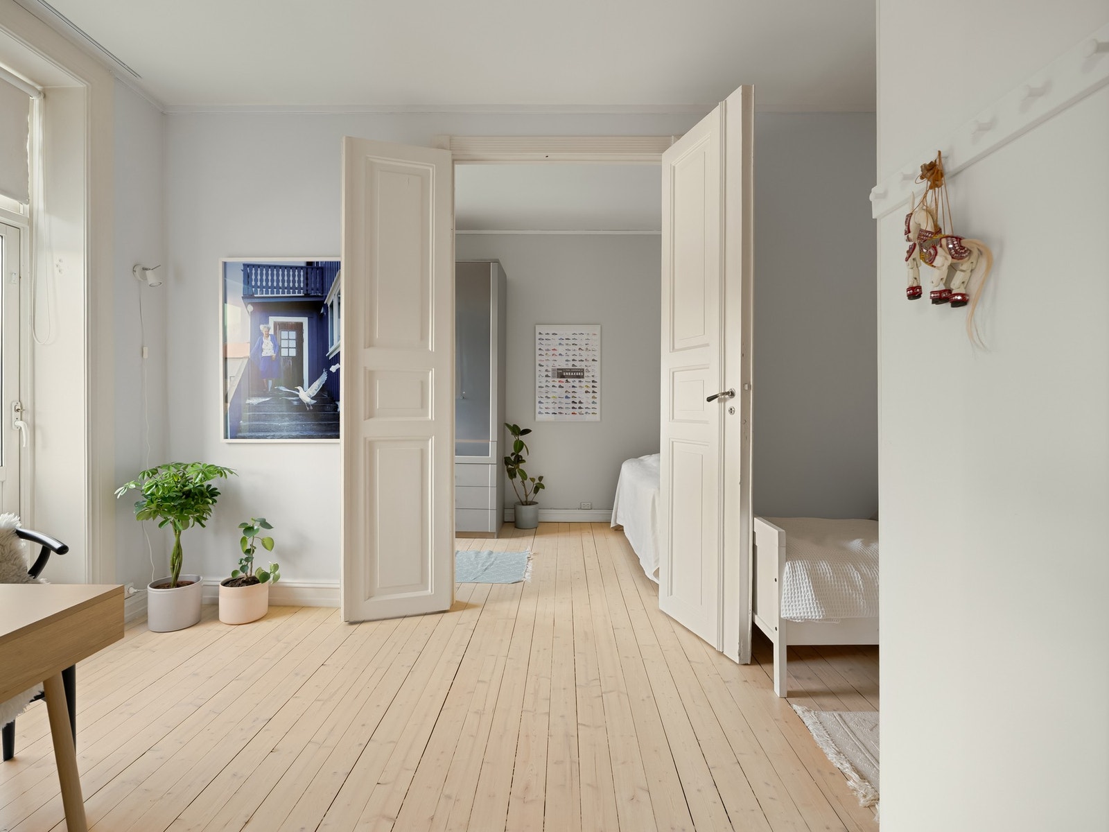 Det første rommet innenfor brukes i dag som hjemmekontor og barnerom. Galleribilde