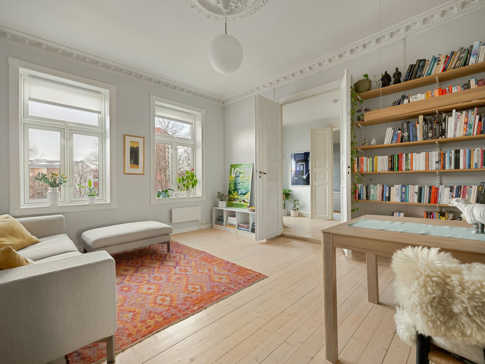 Velkommen til en klassisk boligdrøm midt i hjertet av Sagene! Foto: Alexander Granlie | @boliggram Galleribilde