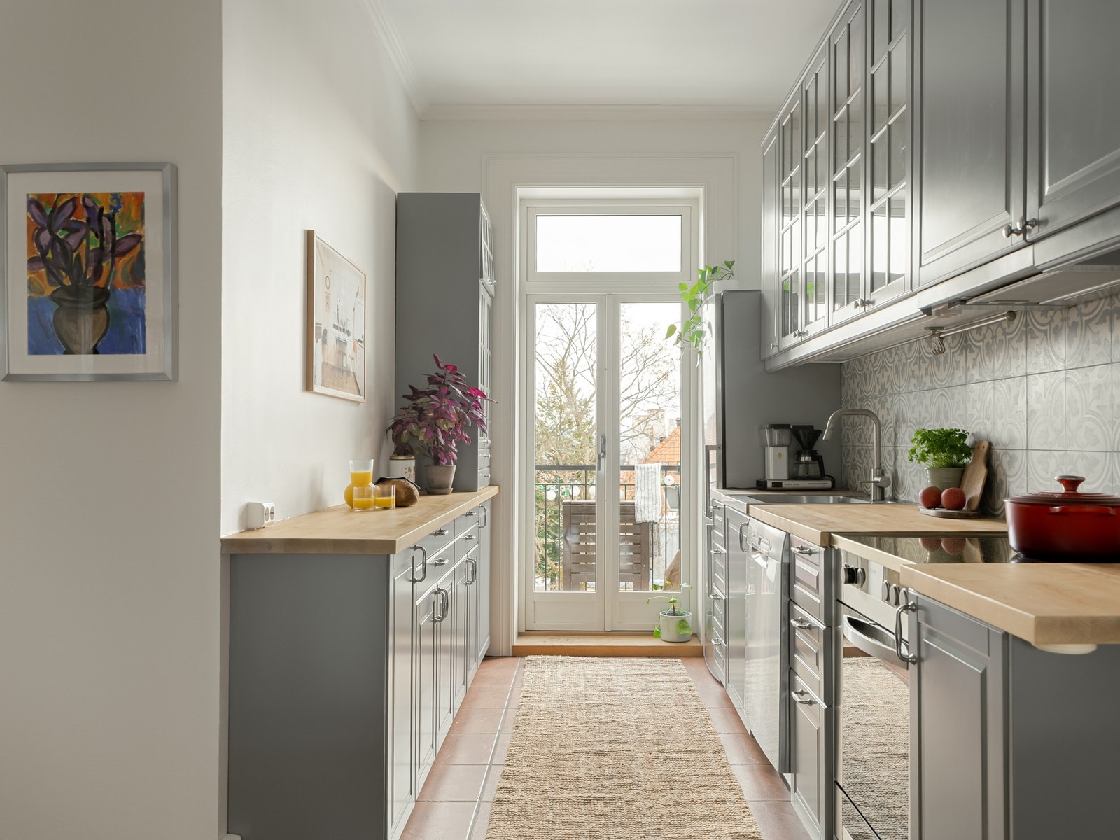 Overflater på kjøkkenet ble malt i januar/februar 2026. Galleribilde